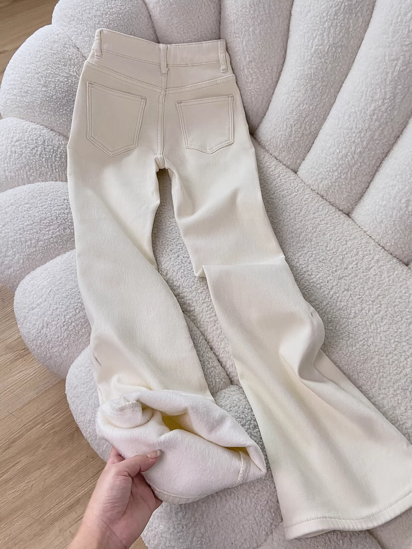 Quần jeans ống loe lót lông trắng La Chapelle dành cho nữ, mẫu mới thu đông 2025, cạp cao, ôm dáng, kiểu chuông