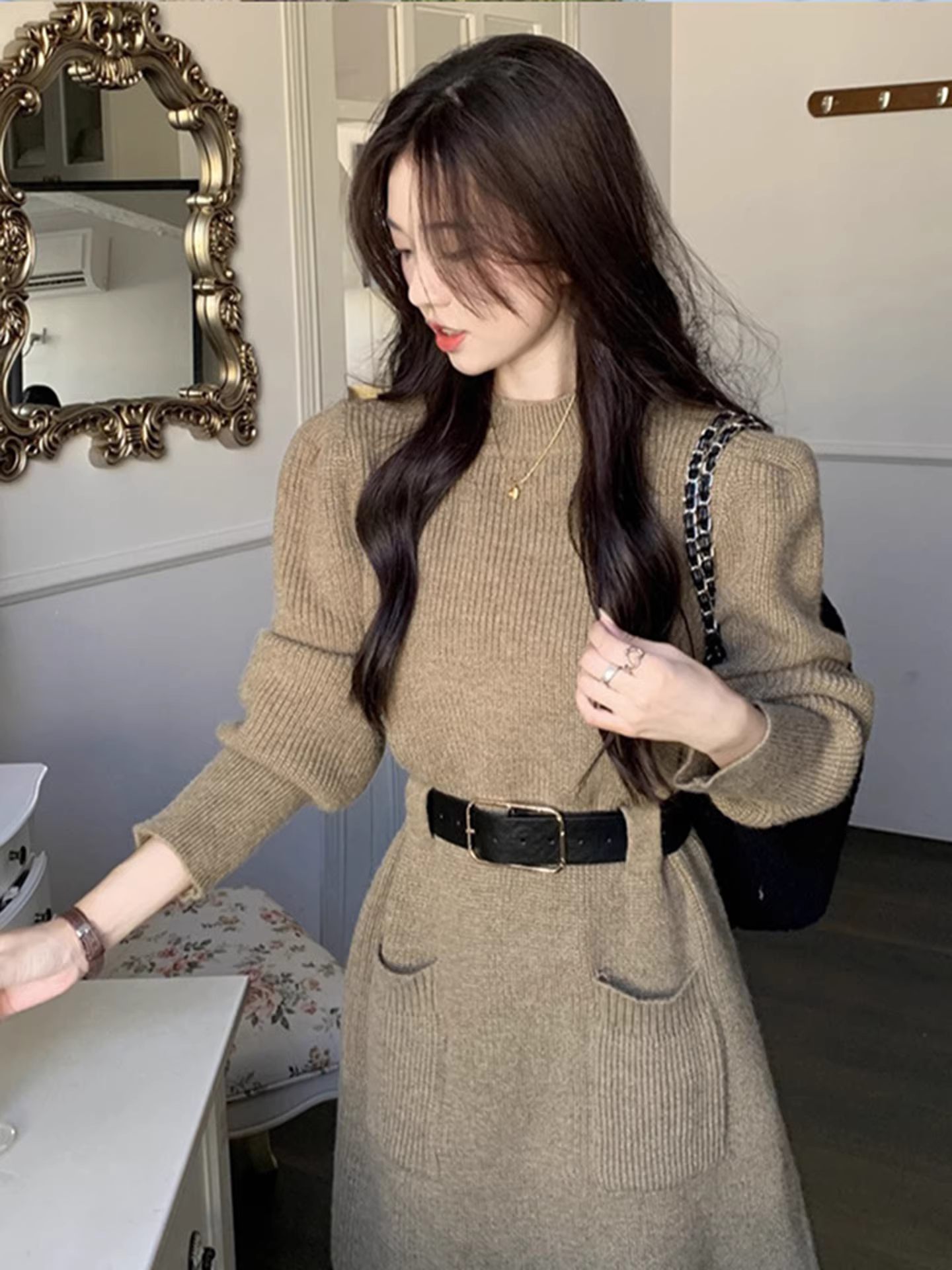 Đầm len dài tay màu kaki La Chapelle dành cho nữ, thiết kế ôm eo, mẫu mới thu đông 2025