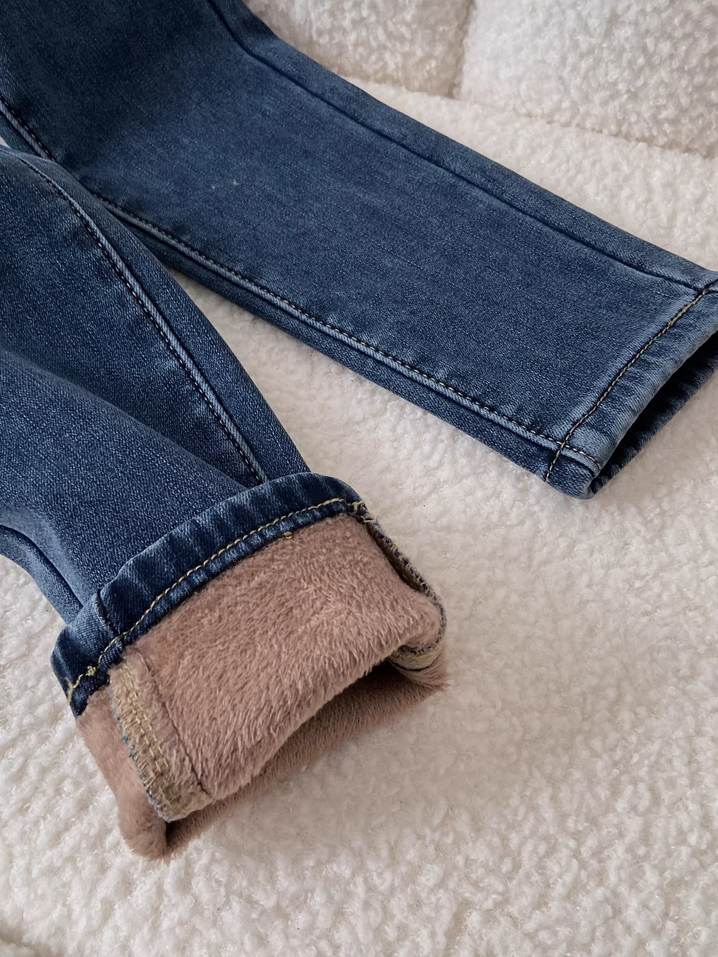 Quần jean nữ La Chapelle cạp cao, lót lông, kiểu dáng ôm sát, mùa thu đông 2025, kiểu dáng mới, quần bút chì dáng nhỏ nhắn.