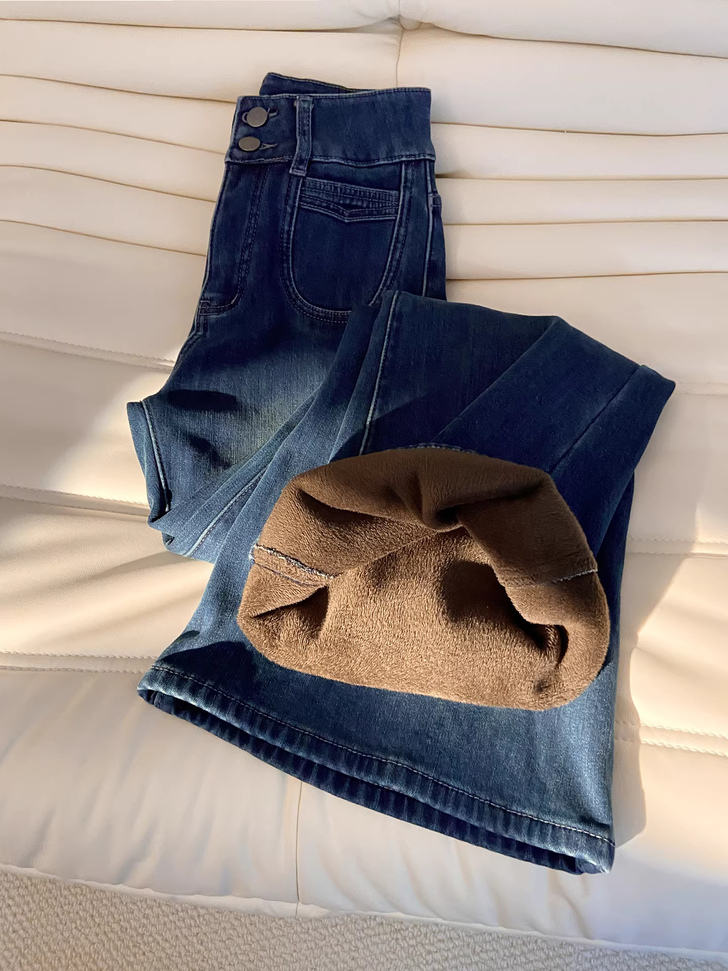 Quần jeans ống loe dày dặn lót lông La Chapelle dành cho nữ, kiểu mới thu đông 2025, quần ống loe dáng nhỏ nhắn.