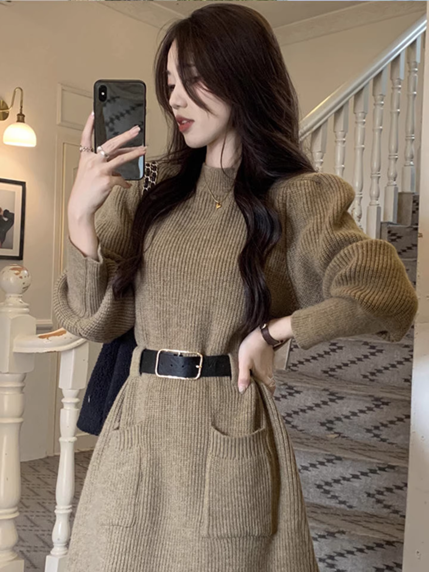 Đầm len dài tay màu kaki La Chapelle dành cho nữ, thiết kế ôm eo, mẫu mới thu đông 2025