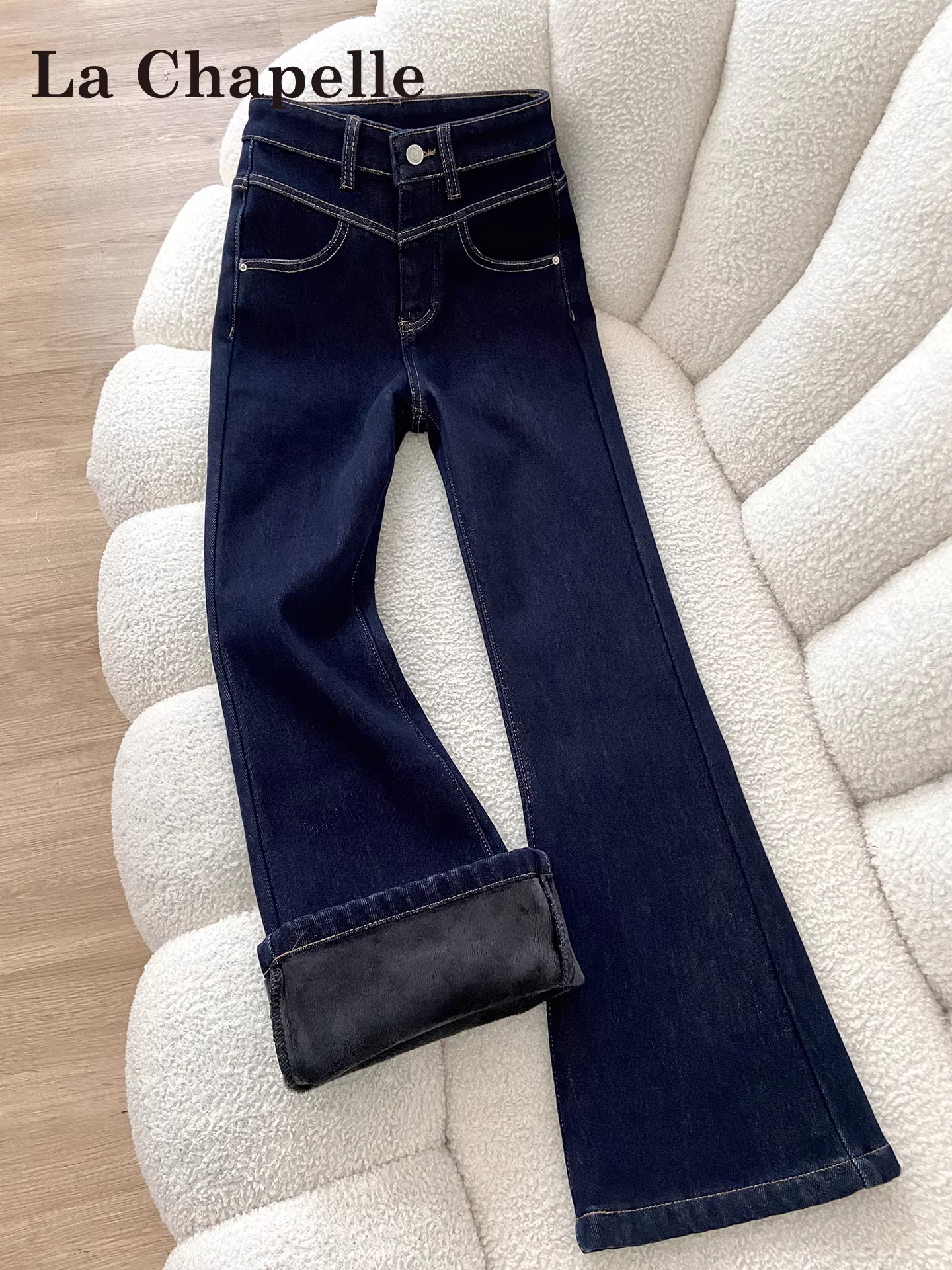 Quần jeans ống loe dày dặn lót lông màu xanh đậm La Chapelle dành cho nữ, mẫu mới thu đông 2025, cạp cao