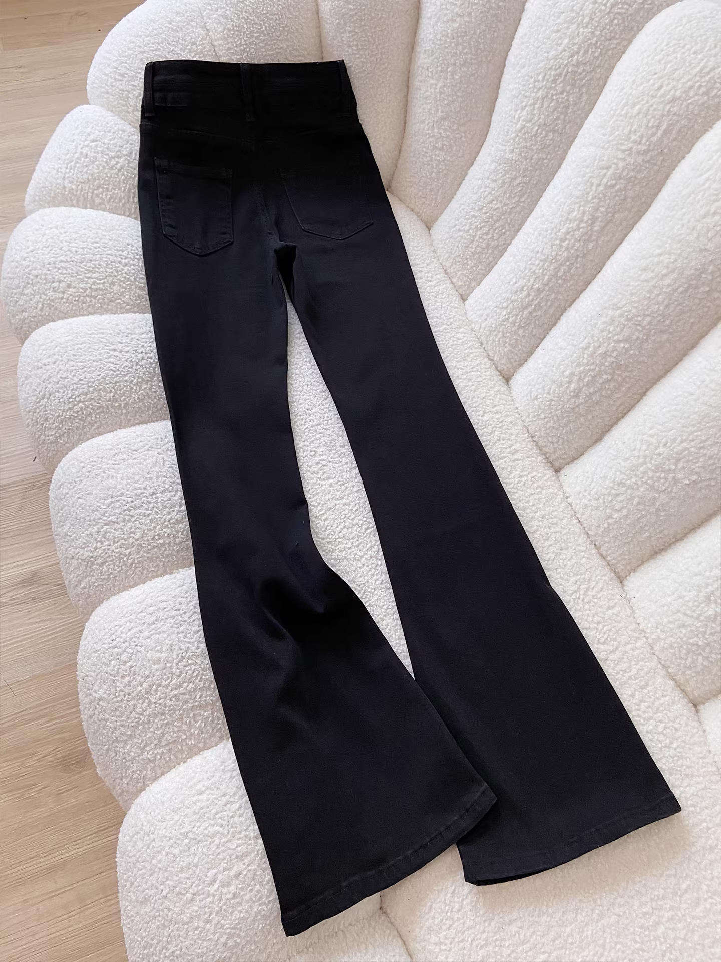 Quần jean ống loe lót lông cừu đen La Chapelle dành cho nữ 2025 mới thu đông, cạp cao, tôn dáng, kiểu chuông