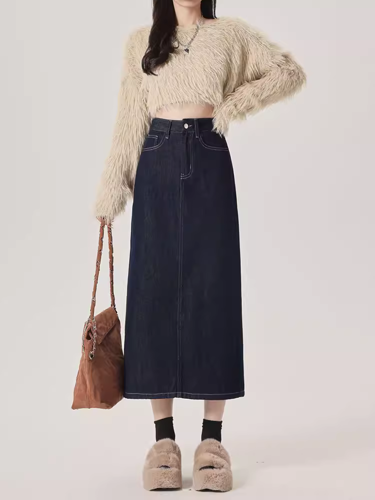 Chân váy denim xẻ tà màu xanh denim La Chapelle dành cho nữ, mẫu mới thu đông 2025, cạp cao, dáng chữ A, dài qua gối.