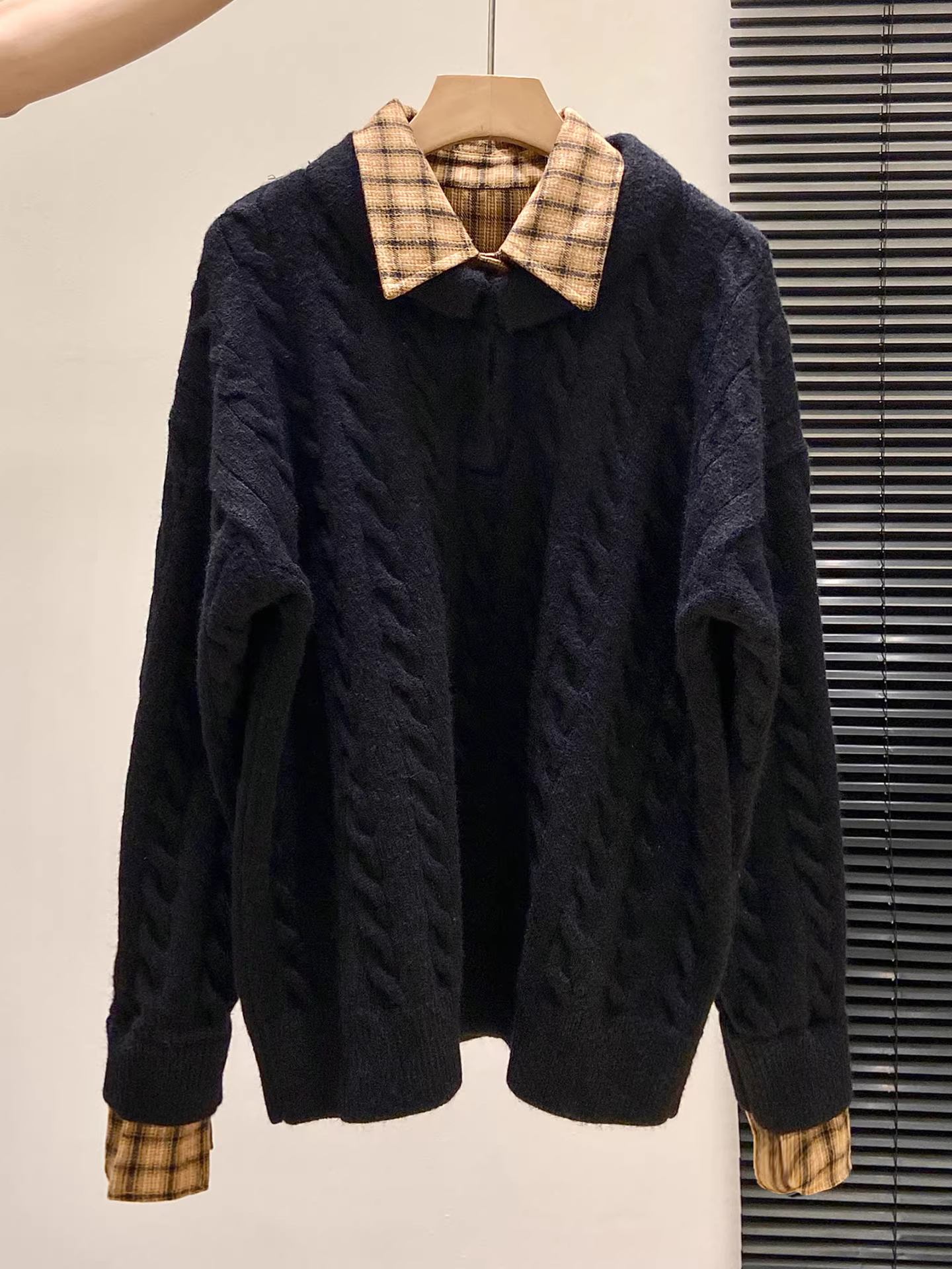 Áo len dệt kim cổ polo đen La Chapelle dành cho nữ, mẫu mới thu đông 2025, phong cách lười, mặc lót bên trong