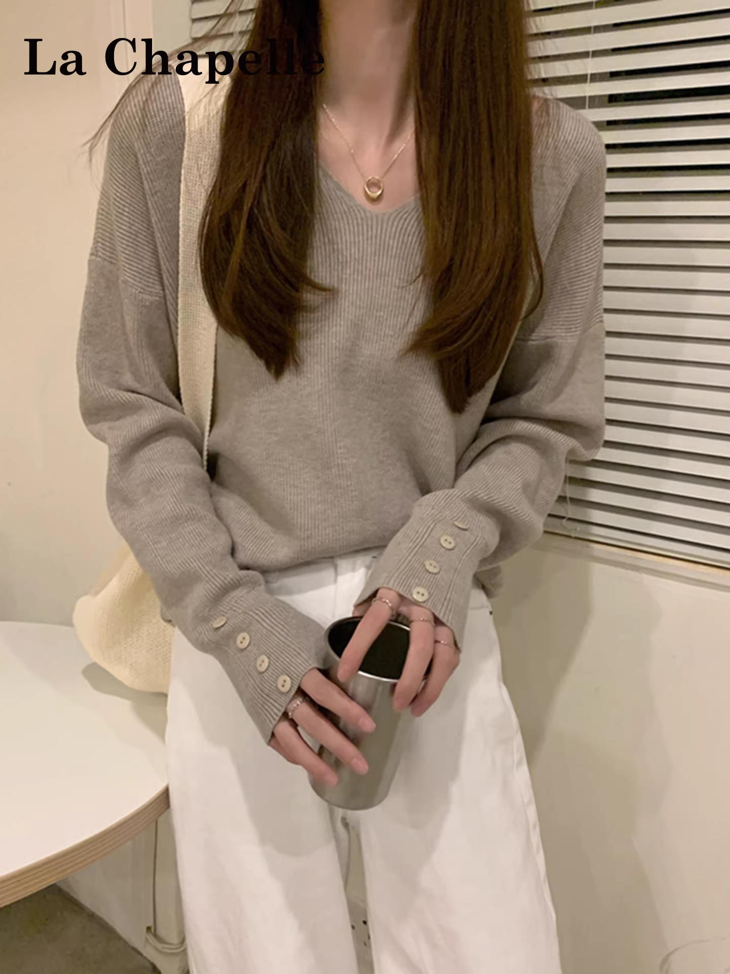 Áo len dệt kim cổ chữ V dài tay kiểu dáng lười biếng La Chapelle dành cho nữ 2025 mới mùa thu đông áo sơ mi xếp lớp bên trong rộng rãi