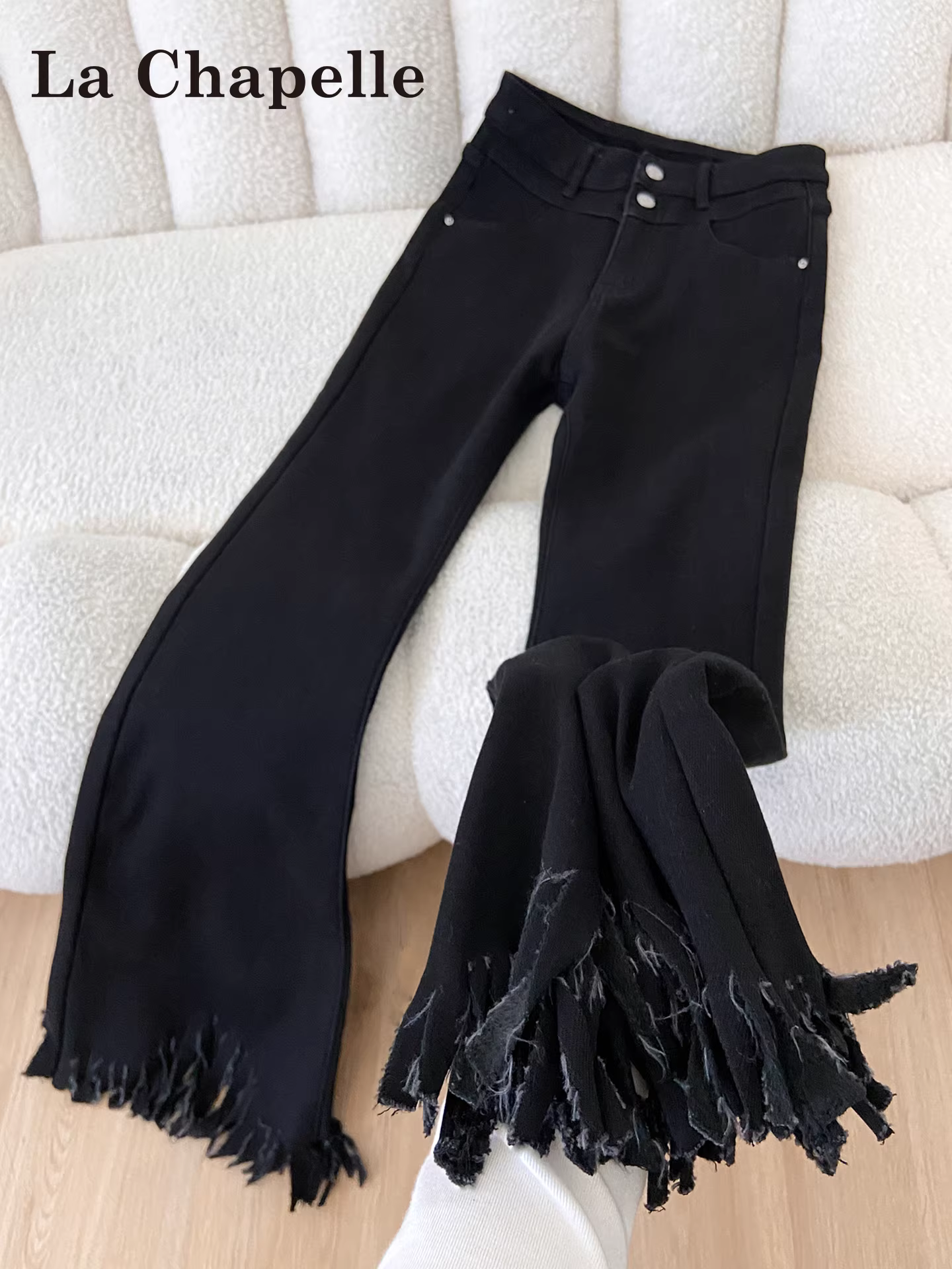 Quần jeans đen lót lông cừu dáng loe La Chapelle dành cho nữ, mẫu mới thu đông 2025, cạp cao, ôm dáng, viền tua rua, kiểu chuông.