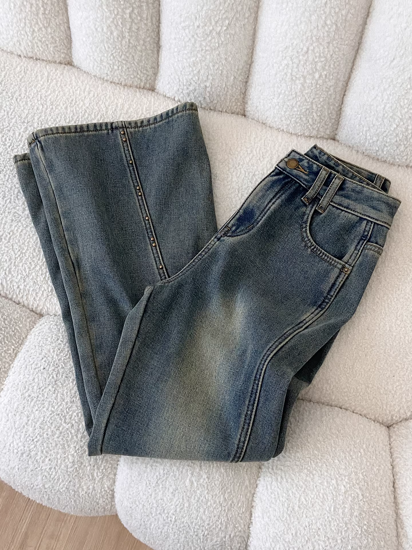 Quần jean nữ La Chapelle kiểu dáng retro, lót lông dày, ống loe, mùa thu đông 2025, kiểu dáng nhỏ nhắn, ống chuông, đính hạt