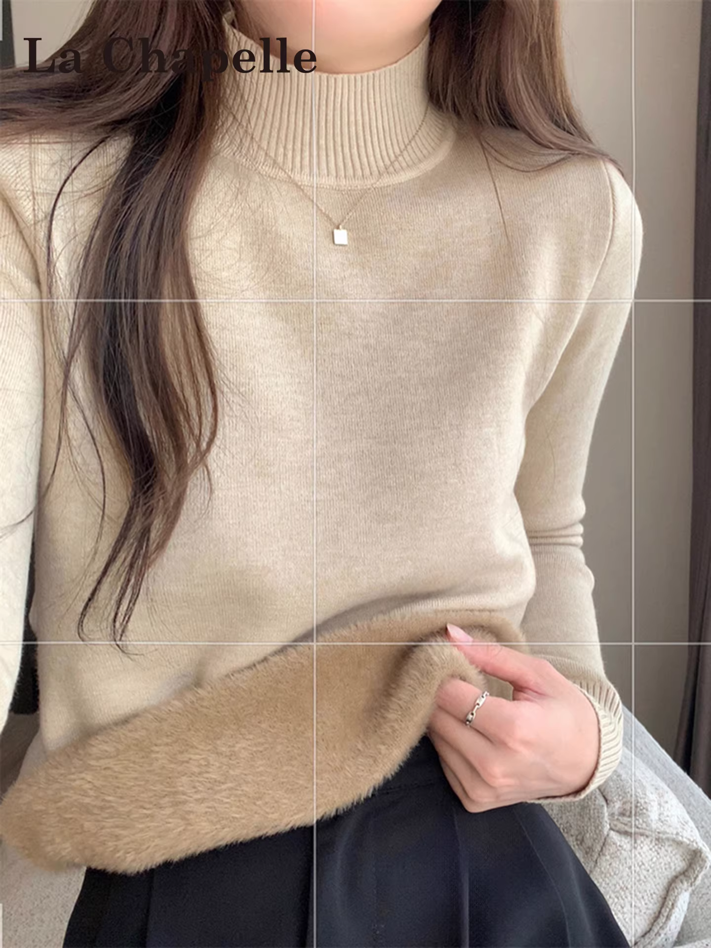 Áo len dệt kim cổ cao nửa cổ màu bột mì La Chapelle dành cho nữ, áo len lót trong mùa thu đông 2025.