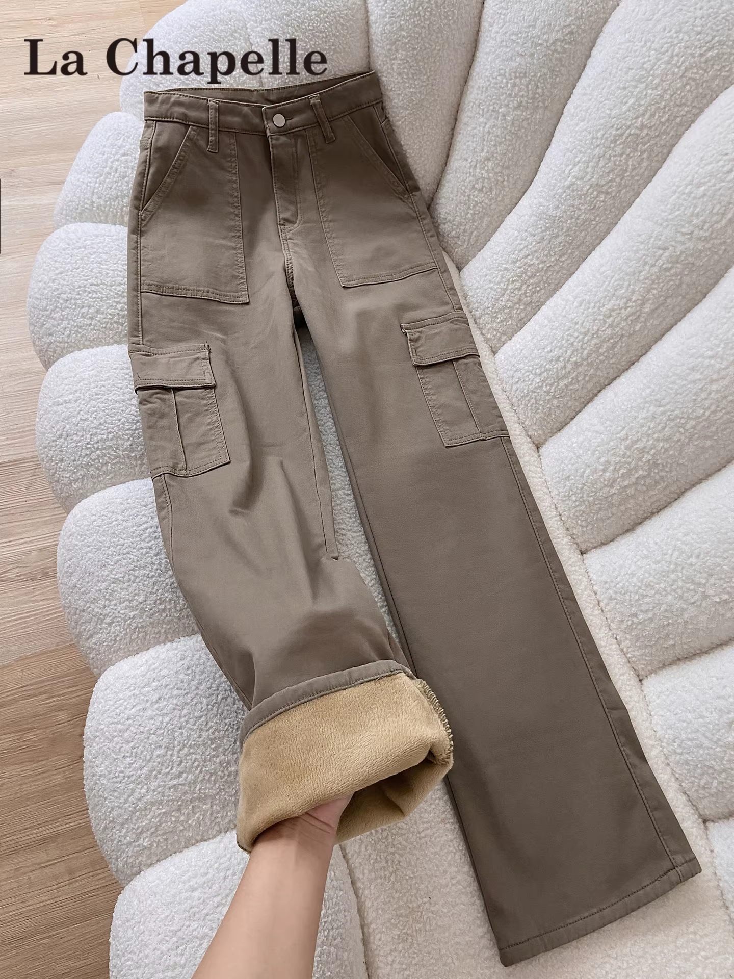 Quần cargo ống rộng lót lông cừu màu kaki La Chapelle dành cho nữ, mẫu mới thu đông 2025, ấm áp, kiểu dáng nhỏ nhắn, phong cách thường ngày