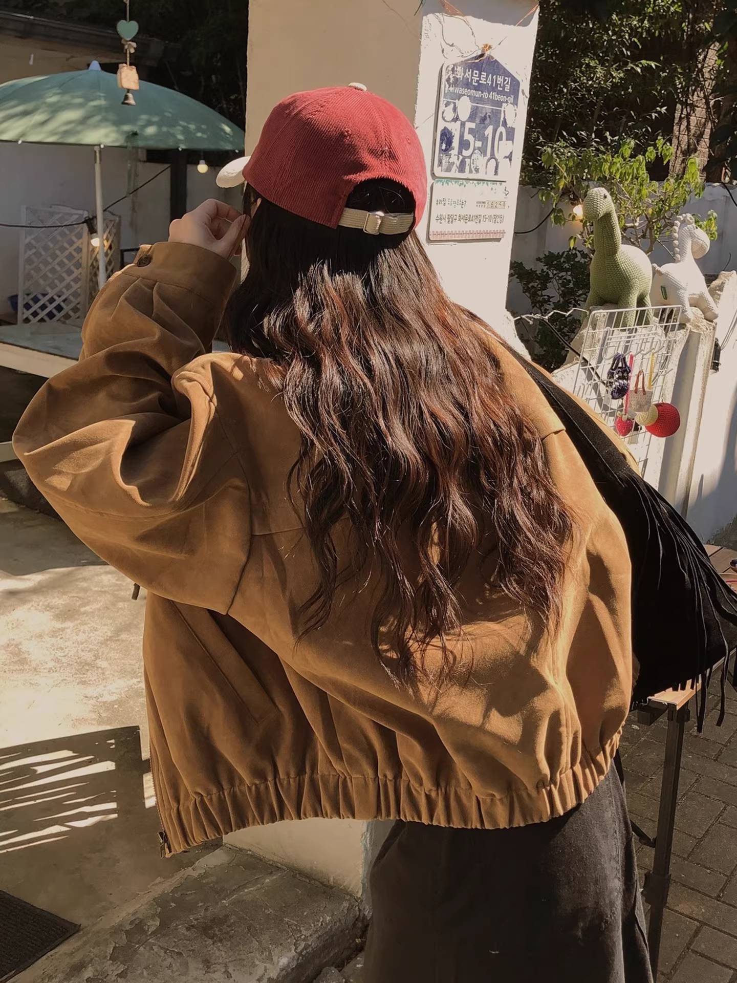 Áo khoác dài tay La Chapelle dành cho nữ, kiểu mới thu đông 2025, áo ngắn bằng da lộn có khóa kéo, dáng rộng.