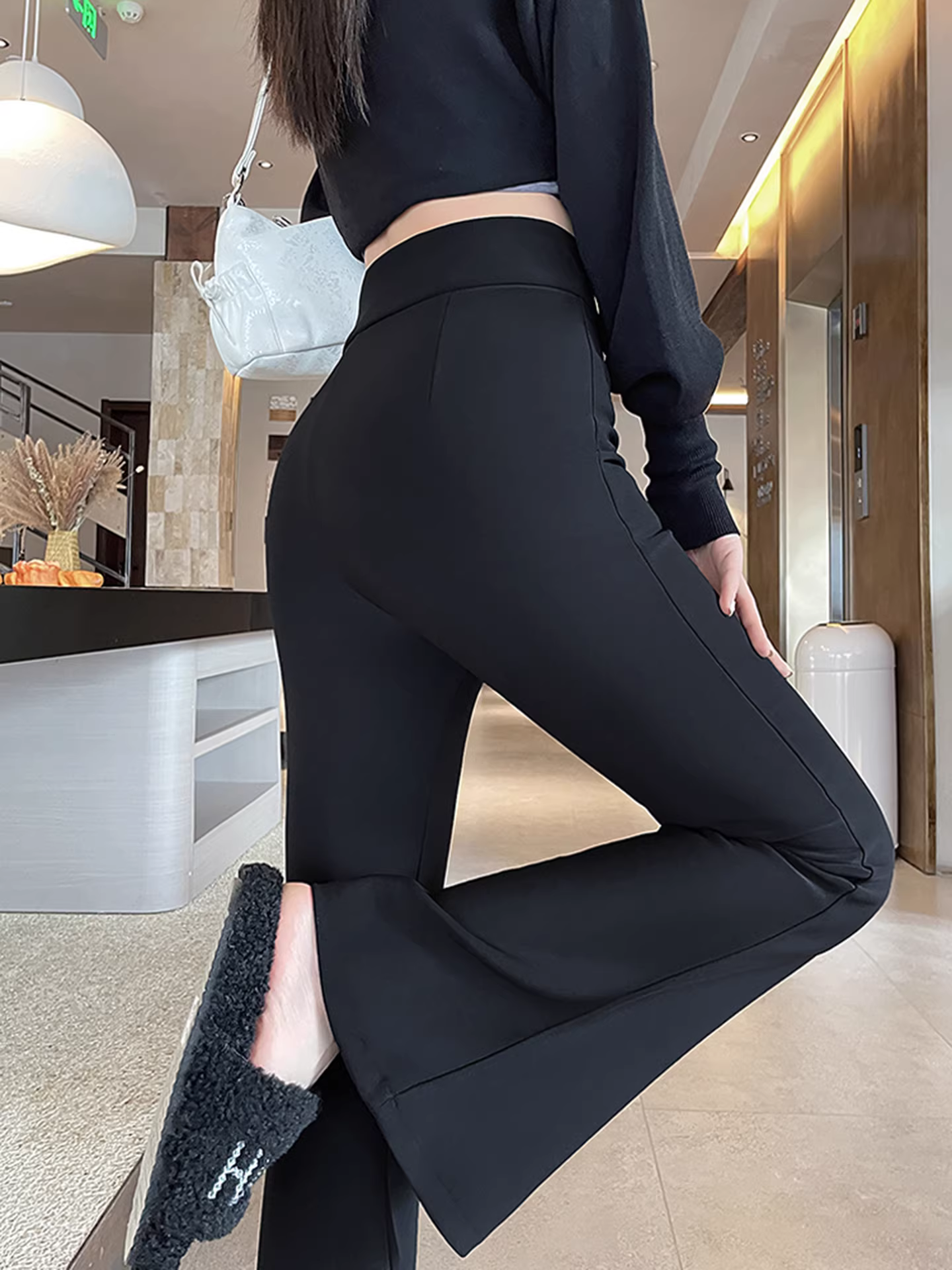 Quần âu đen La Chapelle dáng chuông, cạp cao, tôn dáng, chất liệu cao cấp, dành cho nữ, mẫu mới thu đông 2025