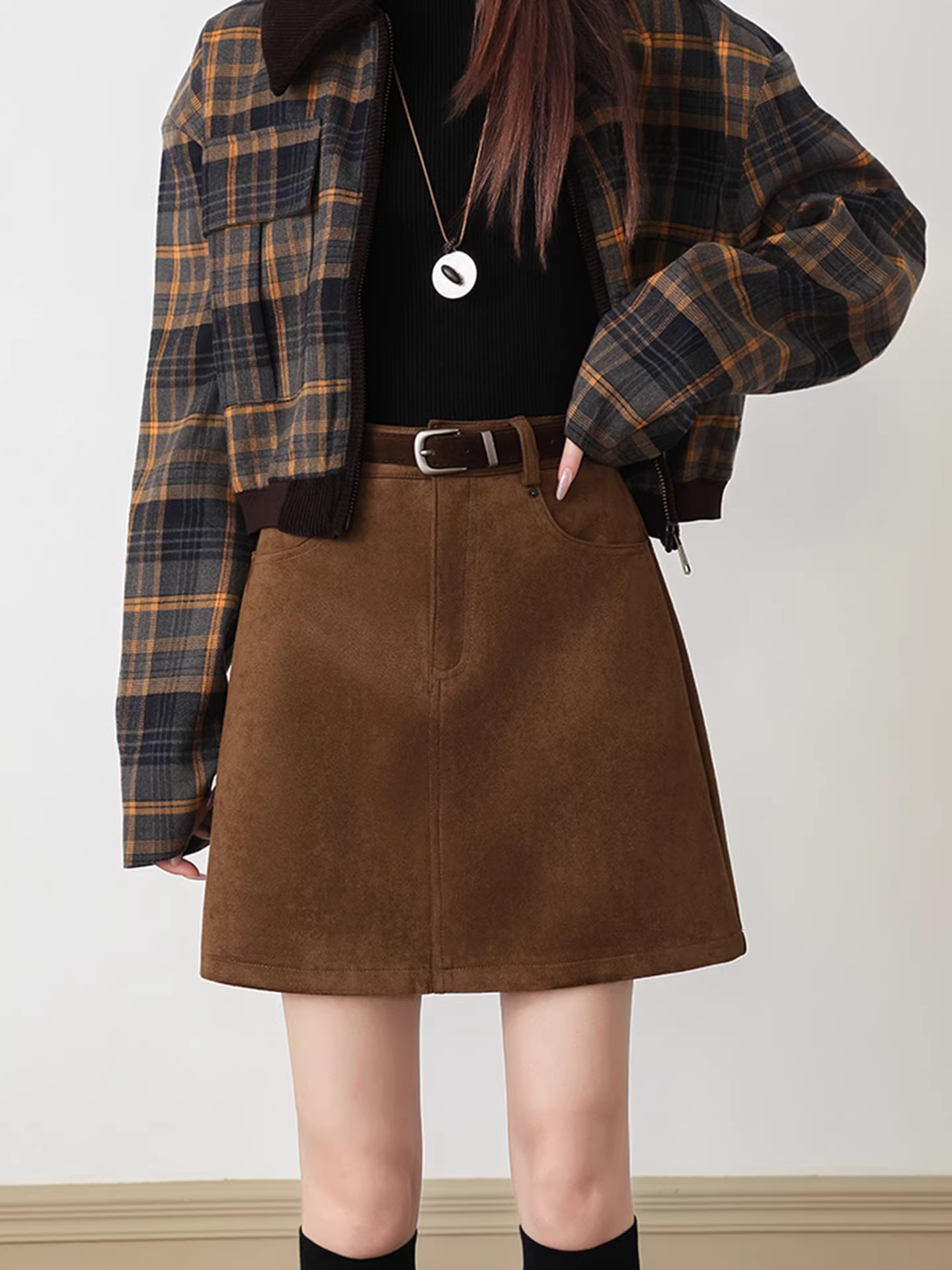 Váy da lộn nâu La Chapelle dành cho nữ 2025, kiểu dáng mới thu đông, cạp cao, tôn dáng, ôm body, ngắn.