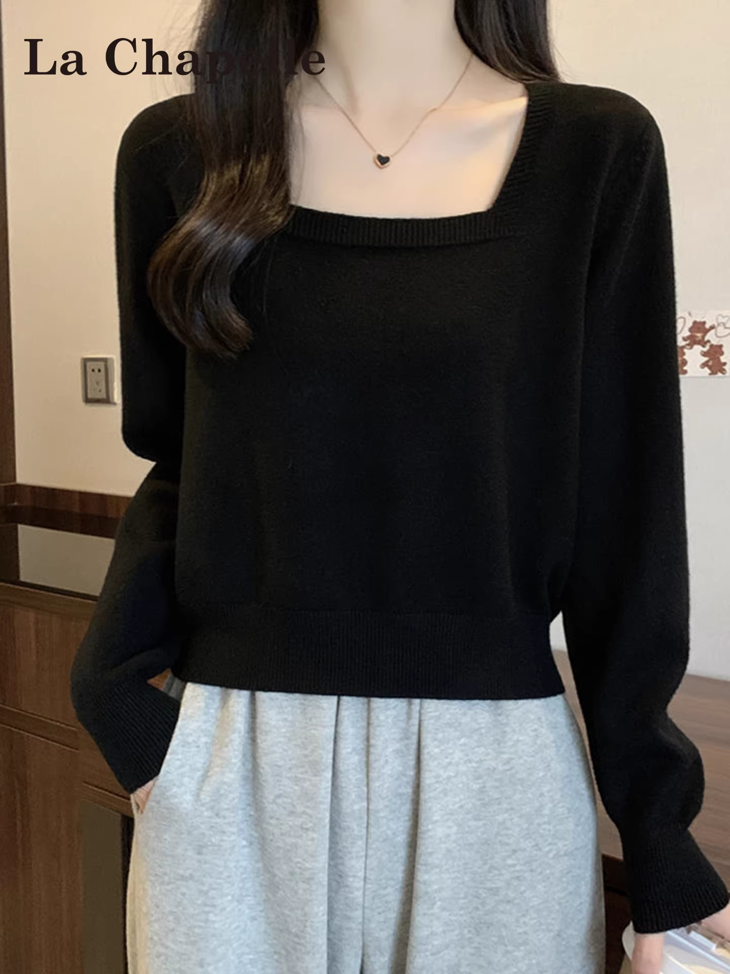 Áo len cổ vuông màu đen dài tay La Chapelle dành cho nữ, kiểu mới thu đông 2025, áo lót nhỏ nhắn.