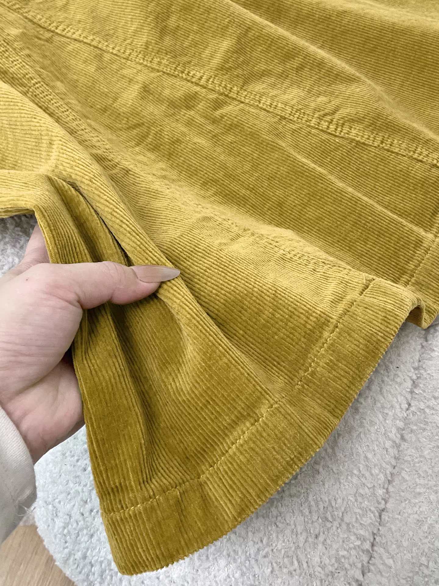 Váy chữ A chất liệu nhung gân màu vàng La Chapelle dành cho nữ, mẫu mới thu đông 2025, lưng cao, dài ngang đùi, kiểu đuôi cá