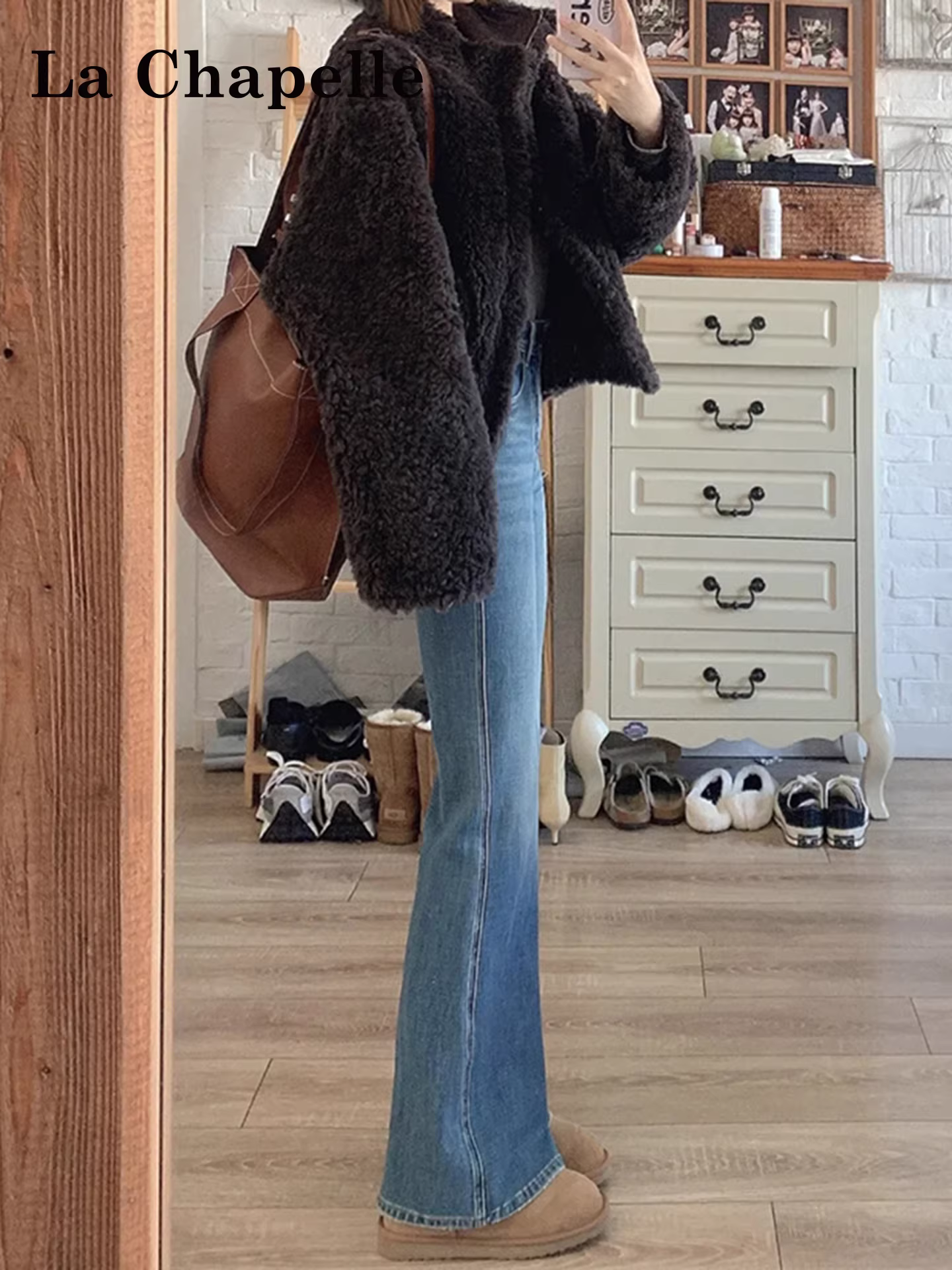 Quần jeans ống loe lót lông cừu La Chapelle dành cho nữ, mẫu mới thu đông 2025, cạp cao, tôn dáng.