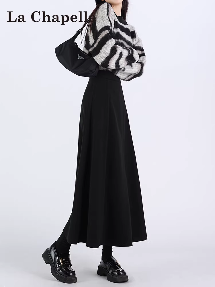 Váy len đen La Chapelle dành cho phụ nữ nhỏ nhắn, váy dáng chữ A dài trung bình, cạp cao, kiểu dáng mới thu đông 2025.