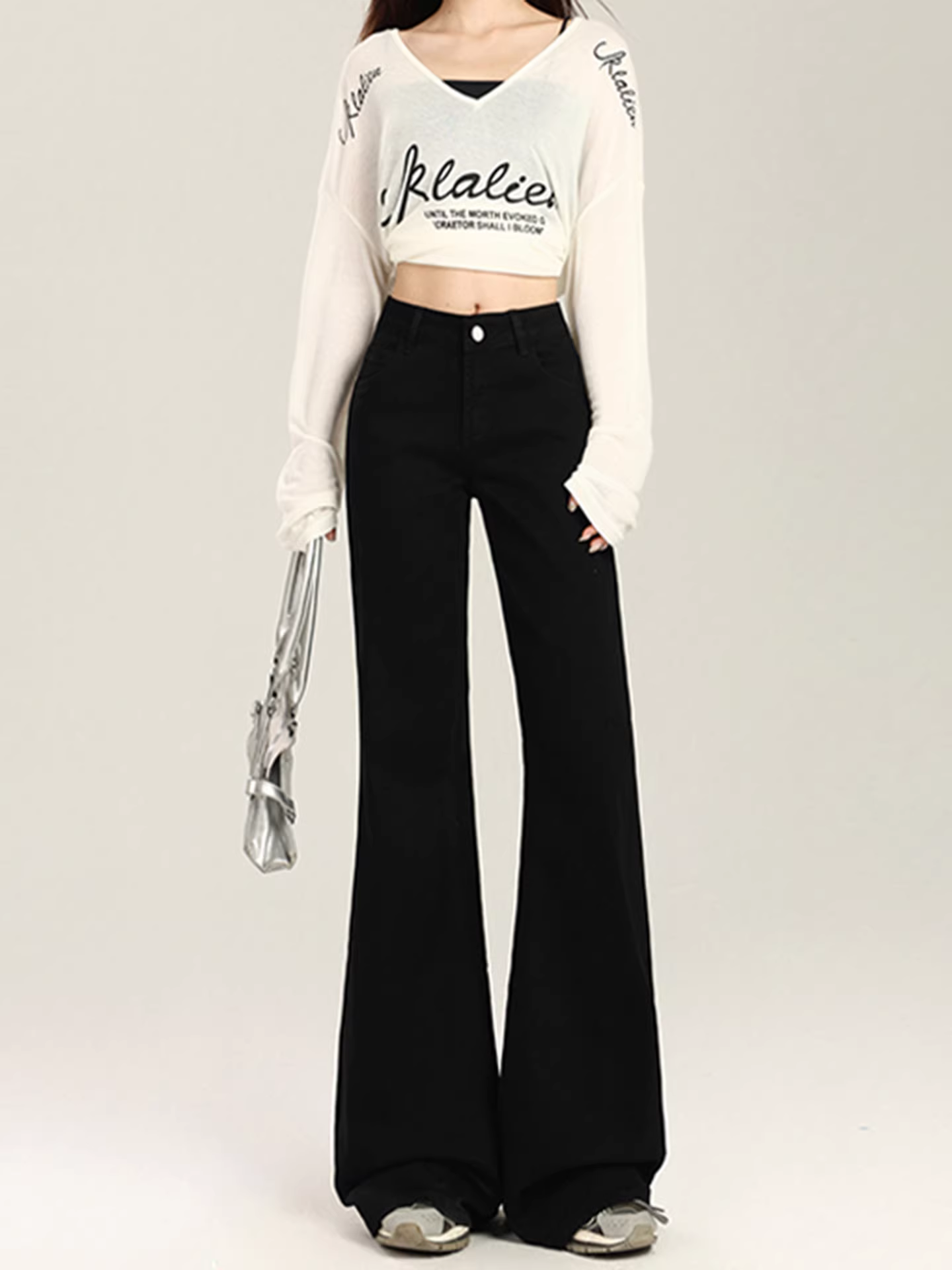 Quần jean đen La Chapelle dáng loe dành cho nữ, kiểu mới thu đông 2025, cạp cao, tôn dáng, không bó sát.