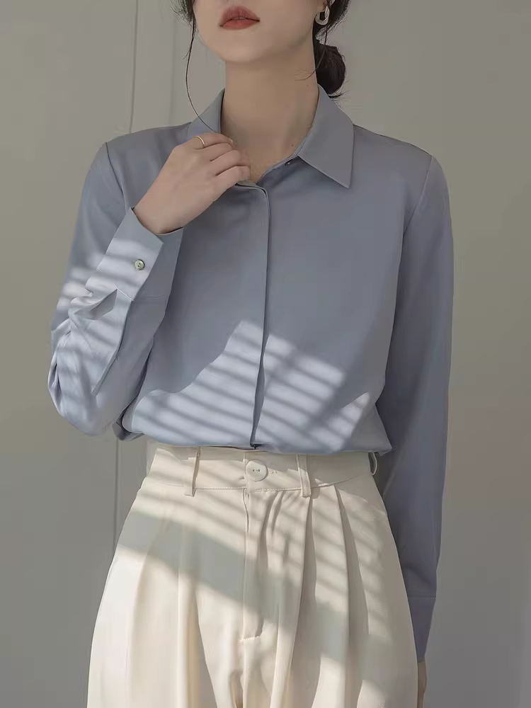Áo sơ mi dài tay màu xanh satin La Chapelle dành cho nữ, mẫu mới xuân thu 2025, thích hợp đi làm, phỏng vấn, công sở.