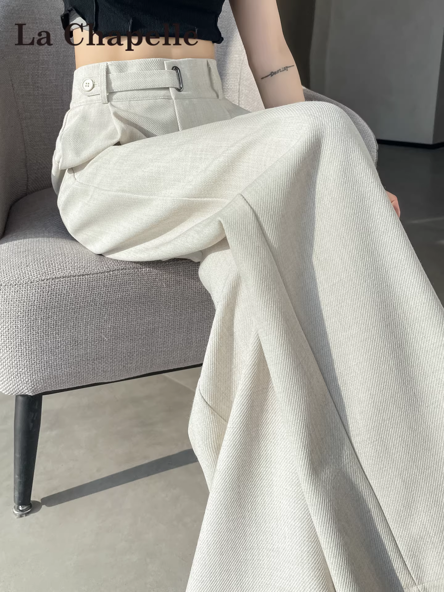 Quần âu nữ La Chapelle màu trắng, dáng rộng, xu hướng mùa xuân thu 2025, cạp cao, ống thẳng, kiểu dáng thoải mái