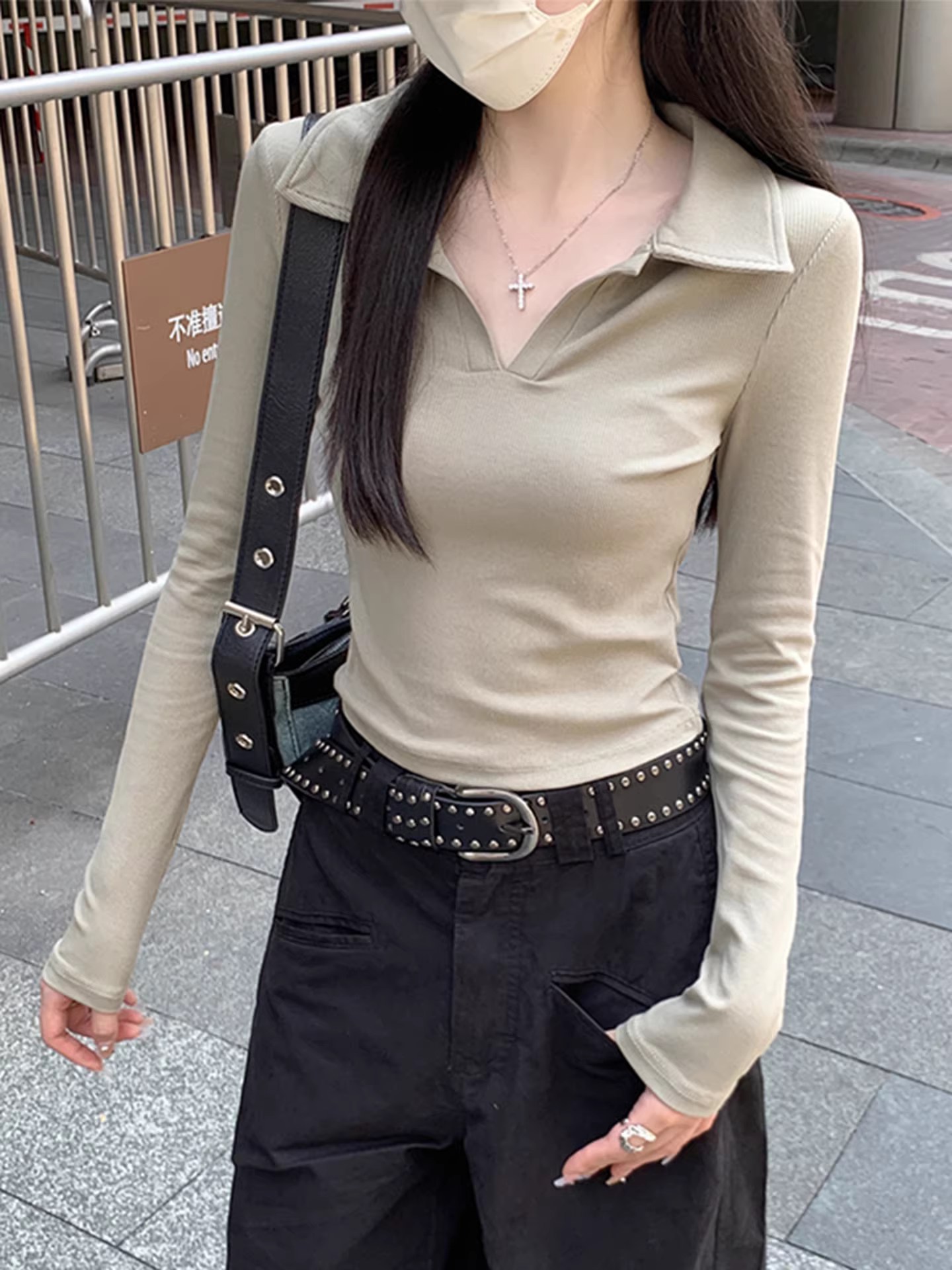 Áo thun nữ cổ trắng dài tay La Chapelle, thiết kế ôm dáng mới mùa thu đông 2025