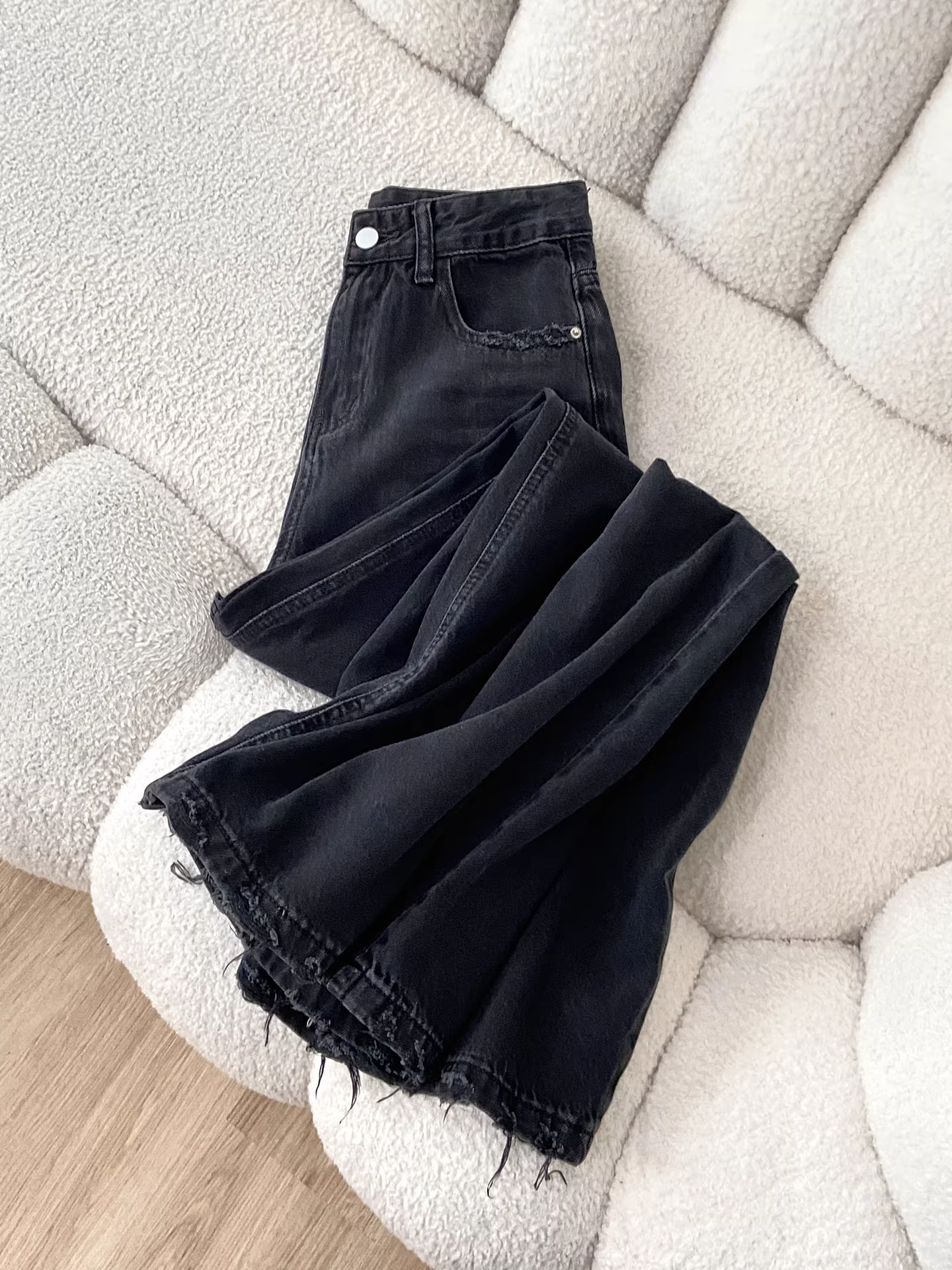 Quần jeans La Chapelle dáng rộng, suông, cạp cao, viền xù dành cho nữ, mẫu mới thu đông 2025