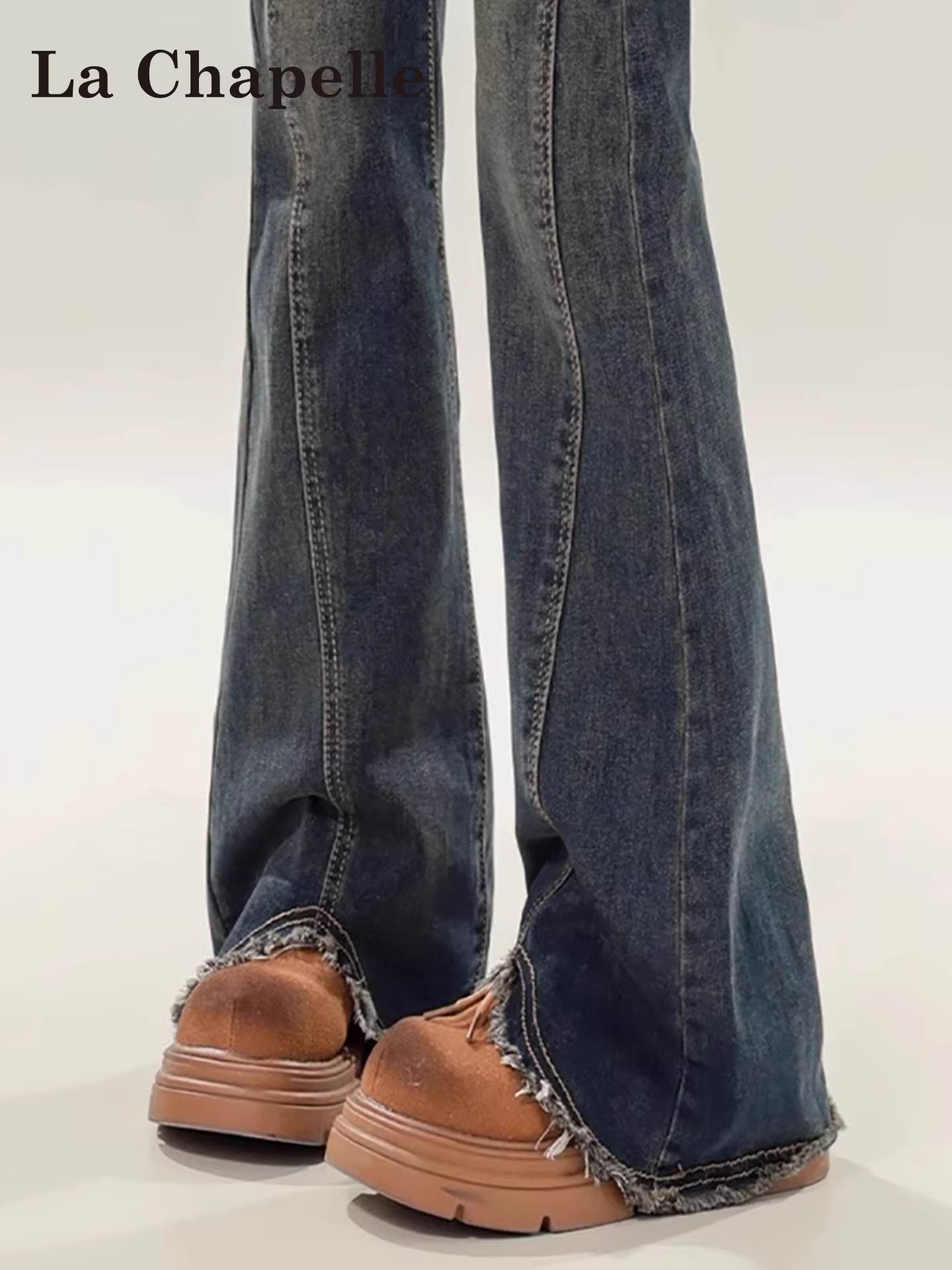 Quần jeans nữ La Chapelle kiểu dáng retro, lót lông dày, ống loe, mùa thu đông 2025, viền xù, xẻ tà, kiểu chuông