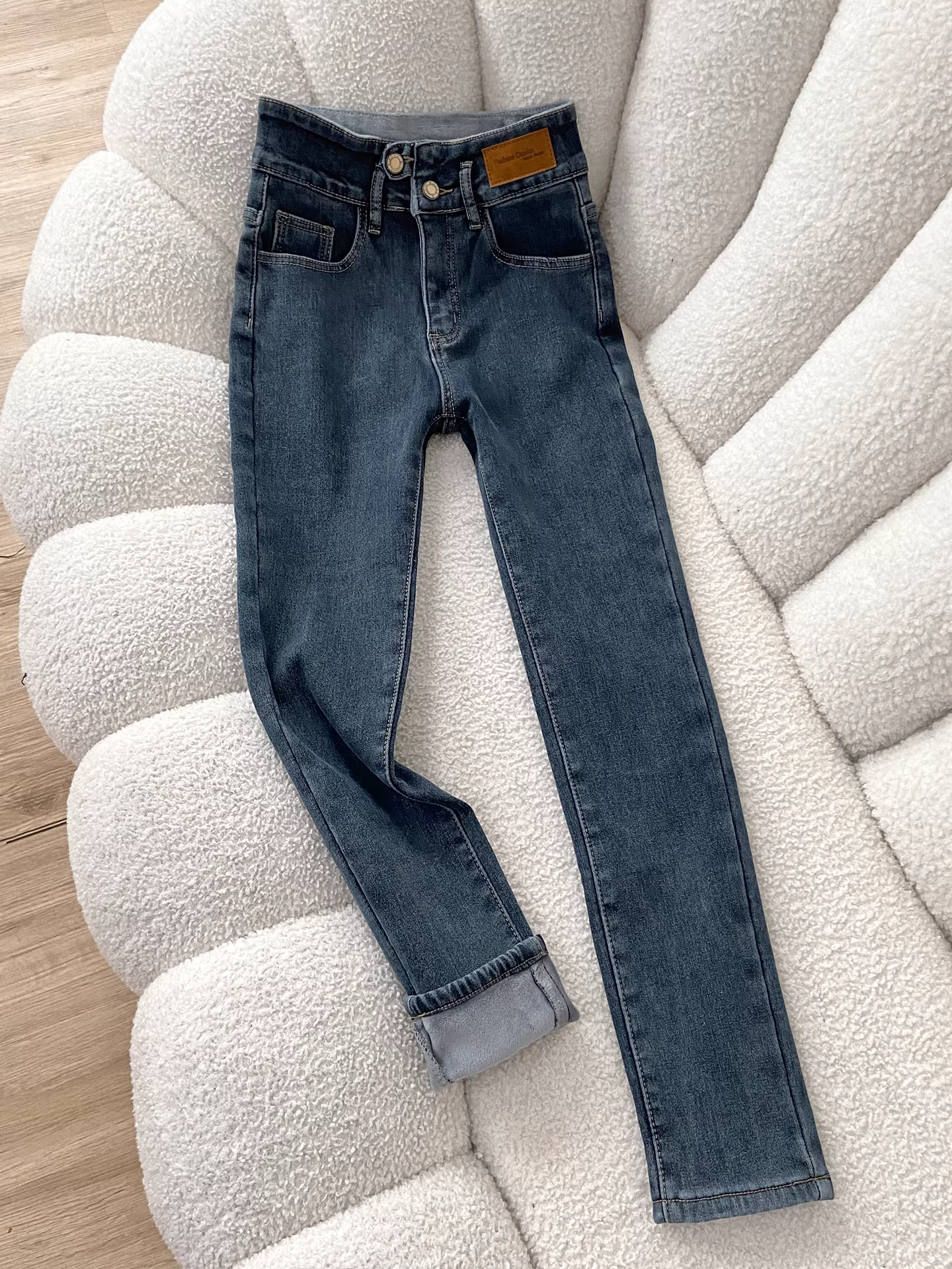 Quần jean nữ La Chapelle kiểu dáng ôm sát, lót lông dày, chất liệu retro, mùa thu đông 2025, size nhỏ nhắn.