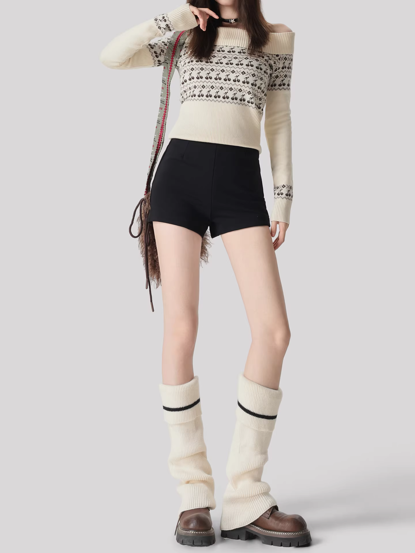 Quần short đen La Chapelle ôm sát dáng thẳng dành cho nữ, mẫu mới thu đông 2025, cạp cao, che hông, kiểu dáng chữ A