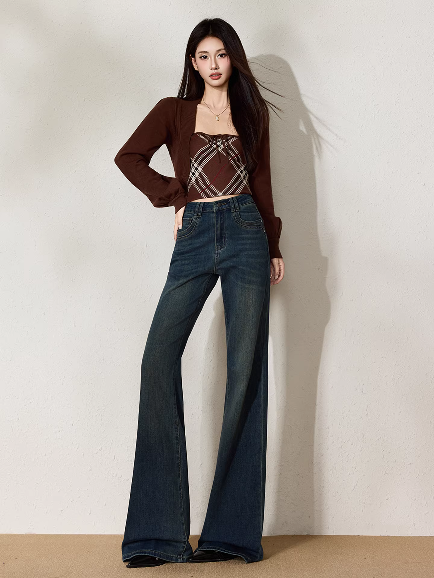 Quần jeans ống loe lót lông cừu La Chapelle dành cho nữ, mẫu mới thu đông 2025, cạp cao, ôm dáng, không bó sát.