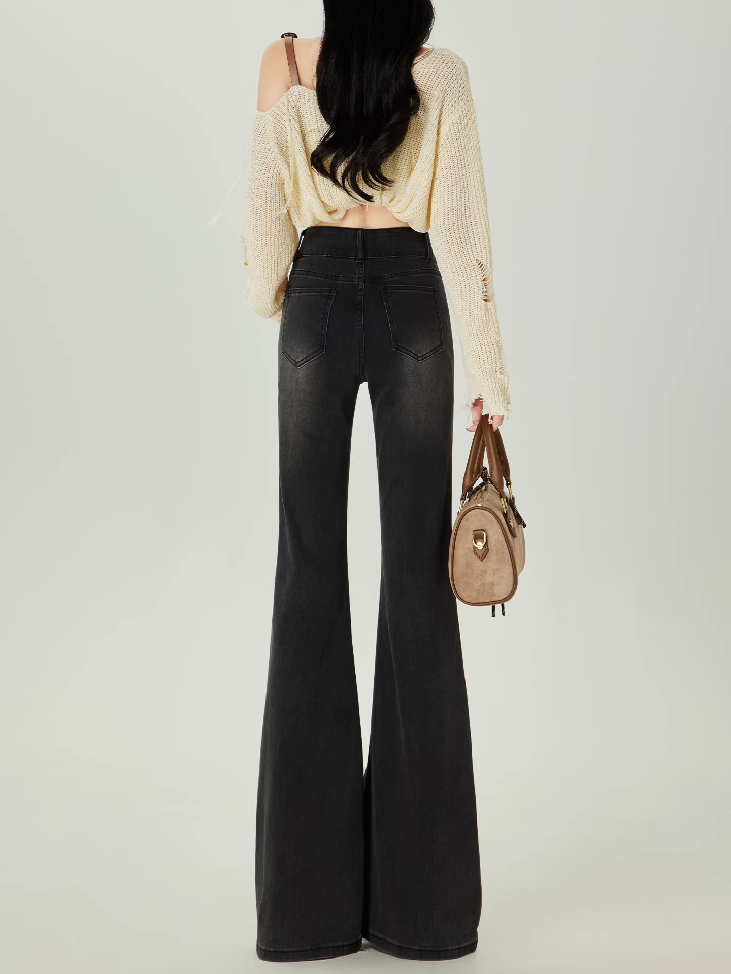 Quần jean ống loe dày dặn lót lông màu đen và xám La Chapelle dành cho nữ, mẫu mới thu đông 2025, cạp cao, tôn dáng.