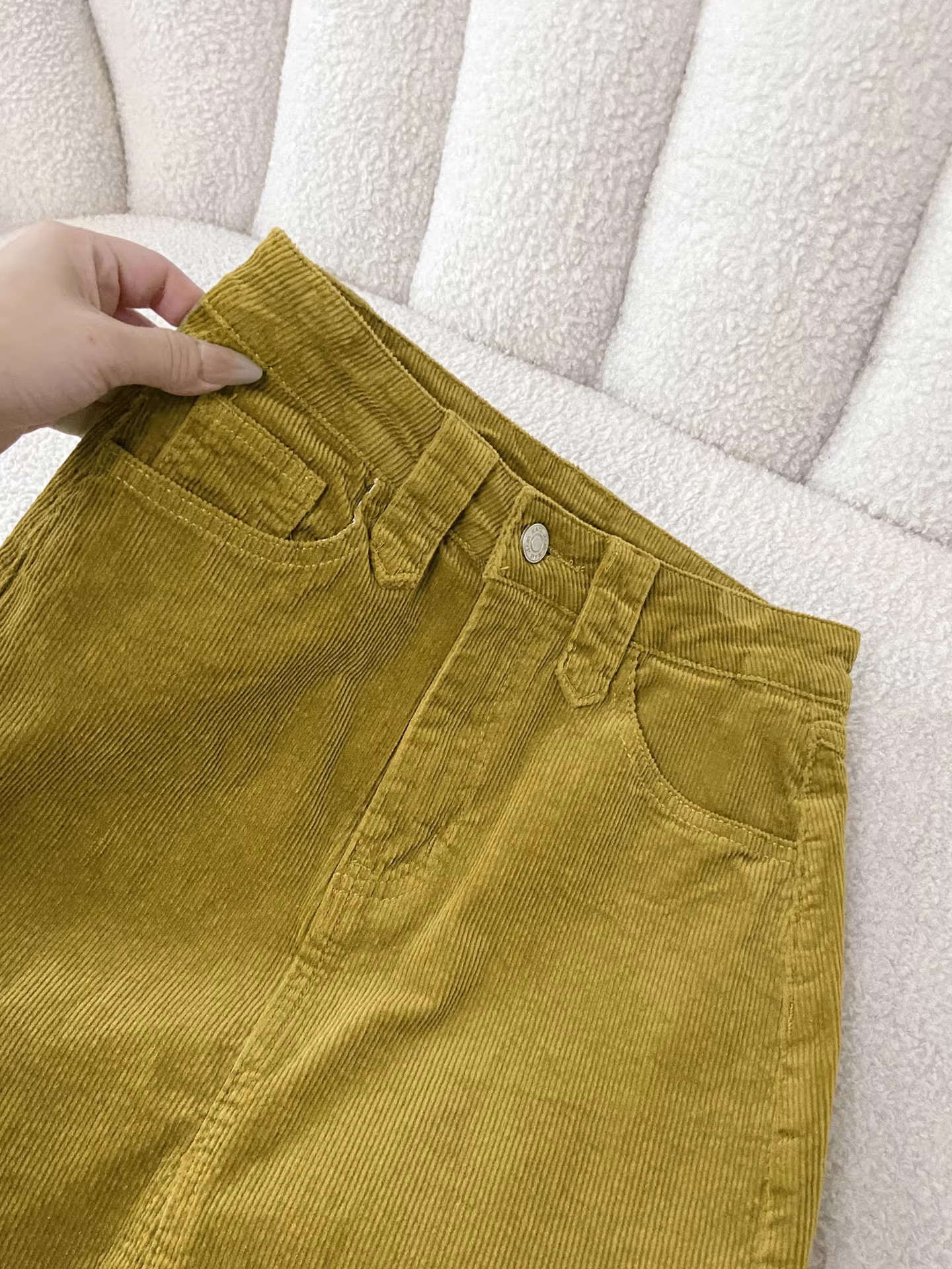 Váy chữ A chất liệu nhung gân màu vàng La Chapelle dành cho nữ, mẫu mới thu đông 2025, lưng cao, dài ngang đùi, kiểu đuôi cá