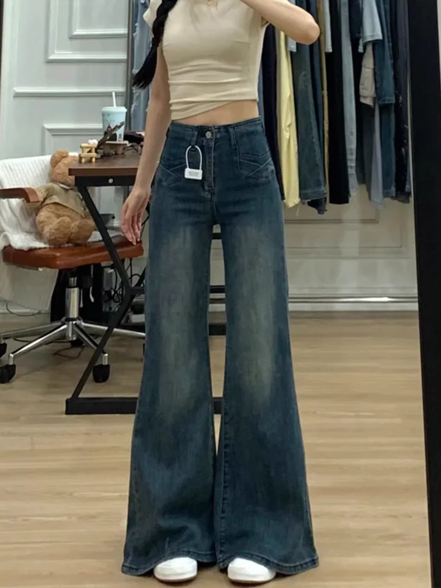 Quần jean ống loe lót lông mềm mại La Chapelle dành cho nữ, kiểu mới thu đông 2025, quần ống chuông cạp cao dáng nhỏ nhắn.