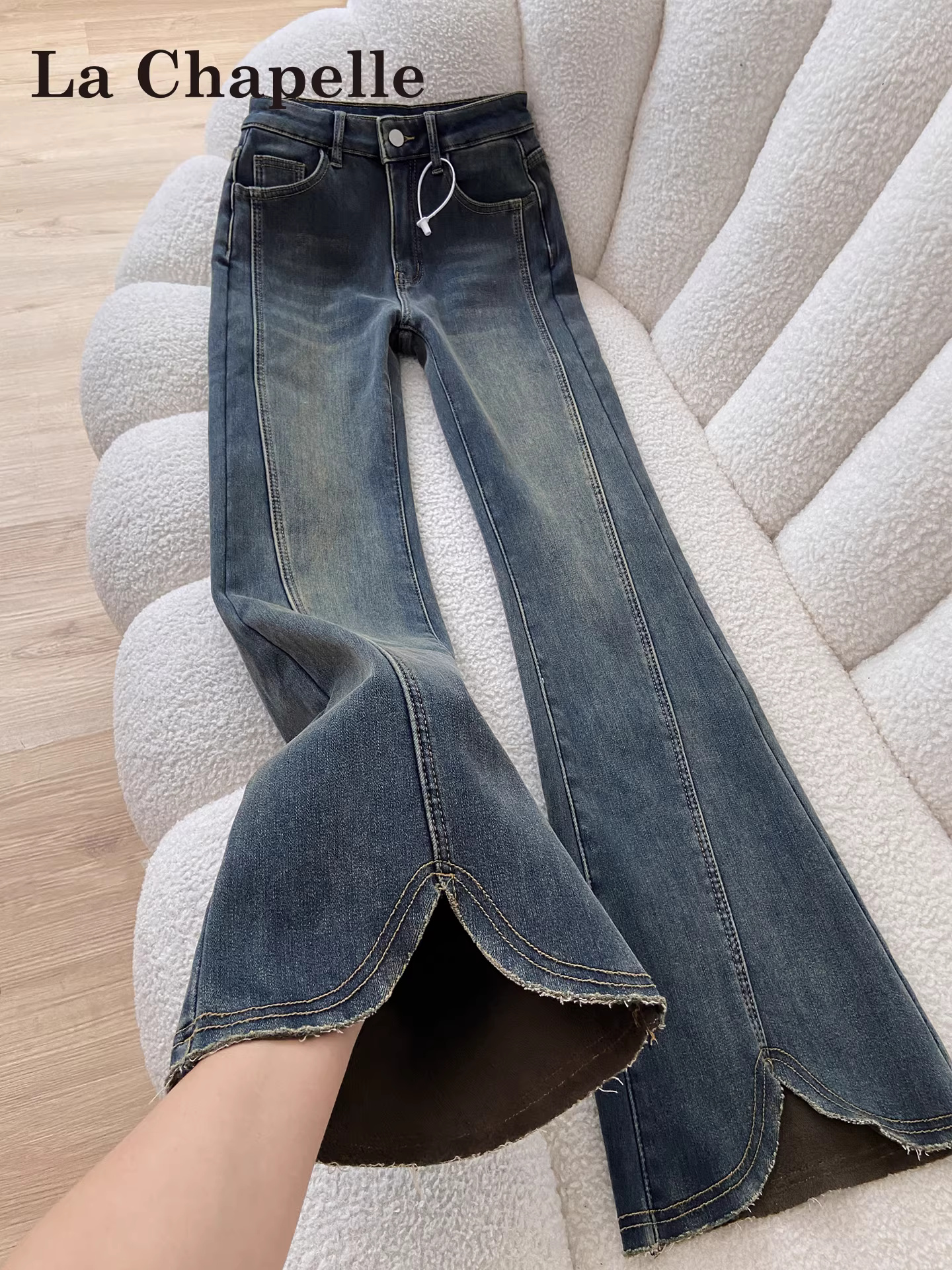 Quần jeans nữ La Chapelle ống loe dày dặn lót lông cừu, kiểu dáng xẻ tà, mùa thu đông 2025, size nhỏ nhắn