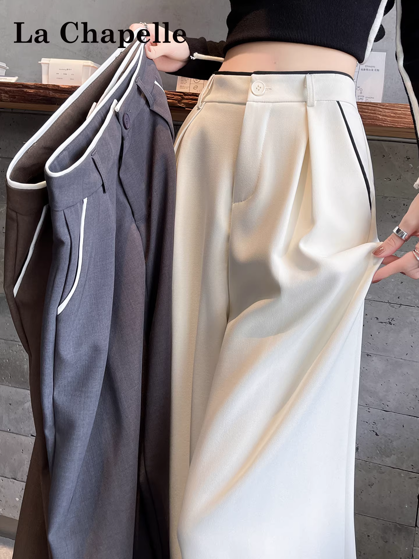 Quần âu trắng dáng rộng La Chapelle dành cho nữ, mẫu mới thu đông 2025, chất liệu mềm mại, kiểu dáng suông, thoải mái.