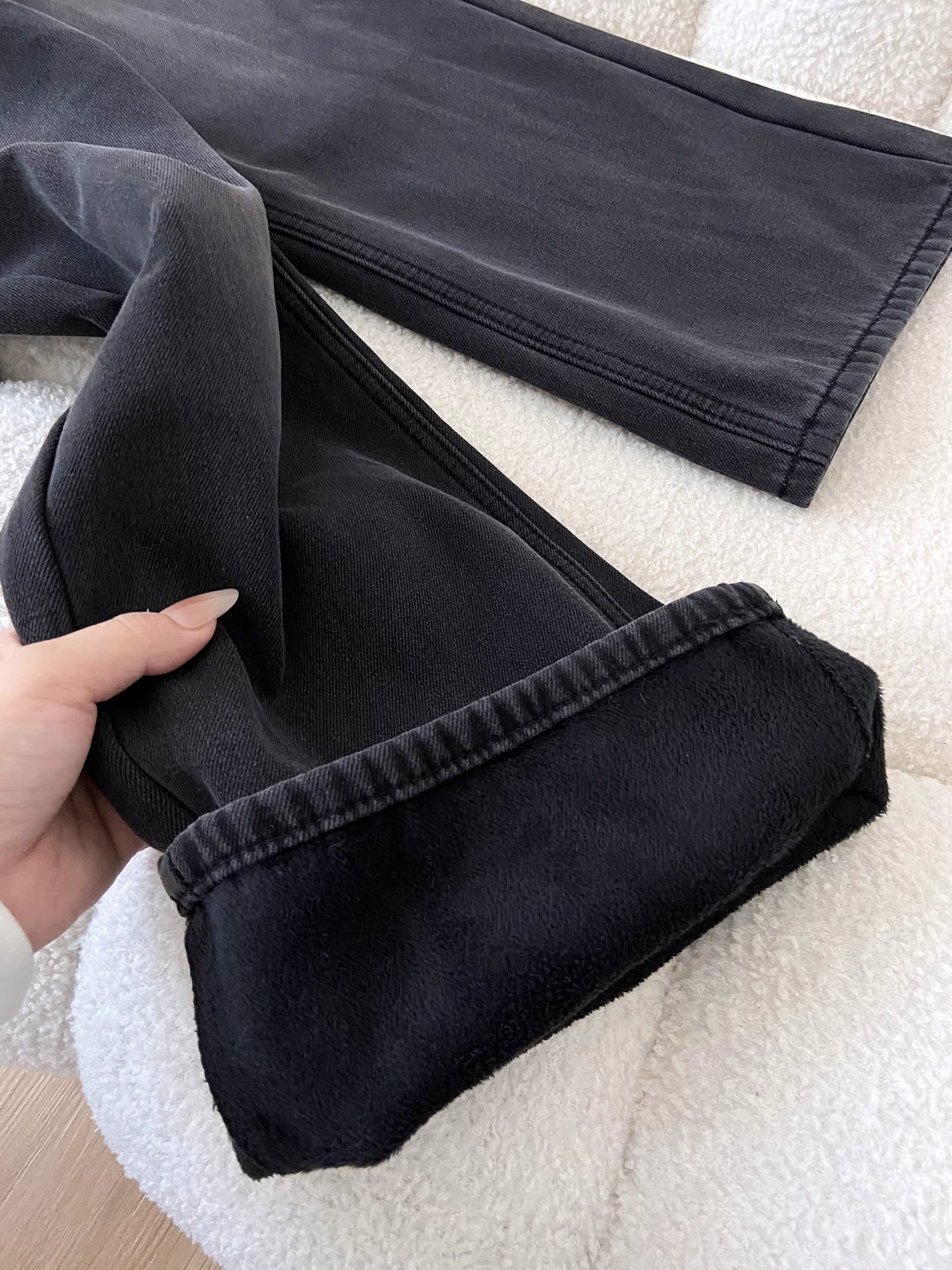 Quần jeans ống rộng dày dặn lót lông cừu đen La Chapelle dành cho nữ, kiểu dáng ôm sát, thẳng, mới thu đông 2025