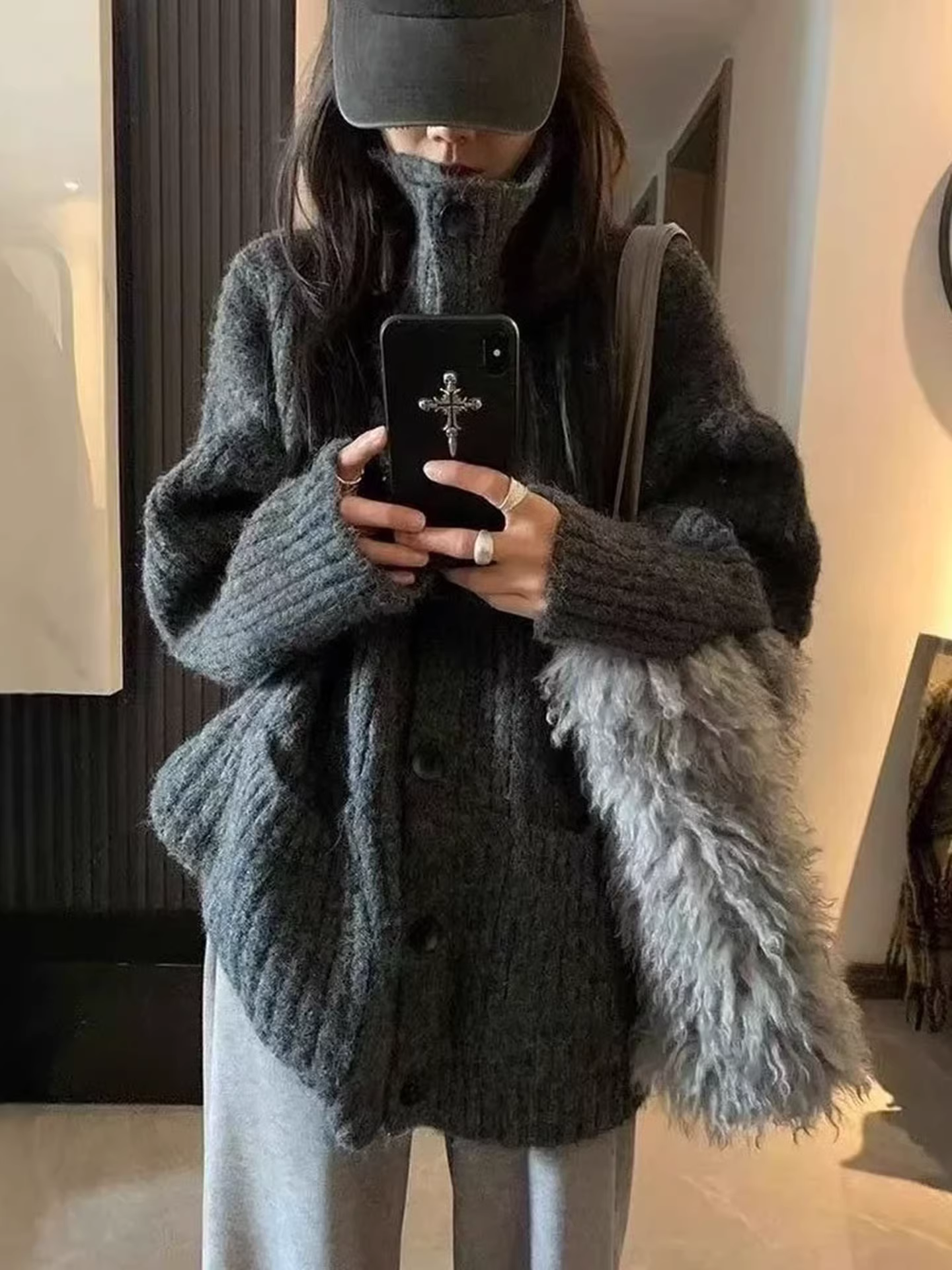 Áo len dệt kim cổ đứng màu xám La Chapelle dành cho nữ, kiểu dáng rộng rãi, phong cách lười biếng, mùa thu đông 2025.