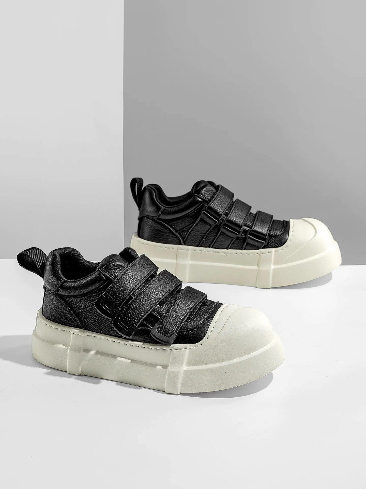 Giày nam Maple Leaf Giày thể thao nam da thật Thu Đông 2025 Giày đế dày tăng chiều cao mới Giày mũi to Mickey Giày trắng