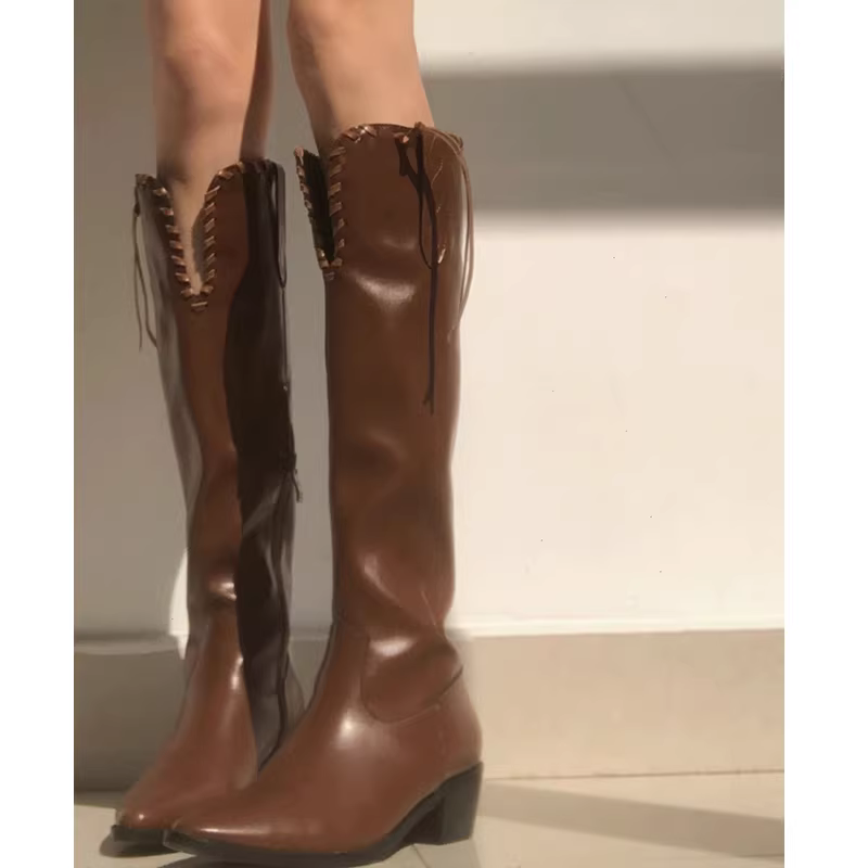 Phiên bản da cừu! Giày cao bồi kiểu cổ điển phương Tây dành cho nữ, màu nâu, kiểu dáng chữ V, dài quá đầu gối, mũi nhọn, gót dày.