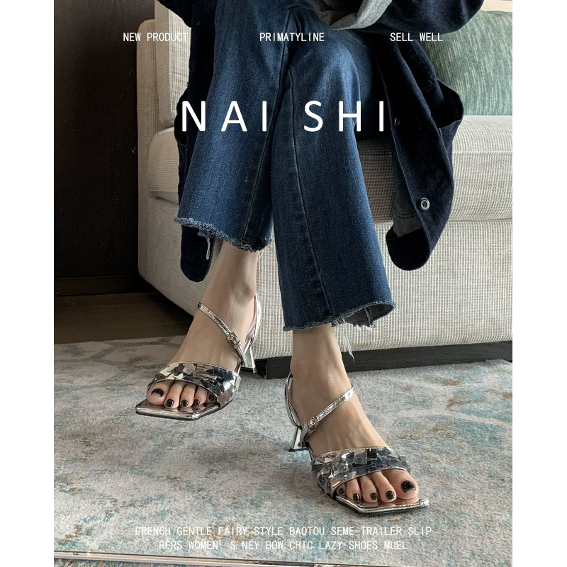 Phiên bản da cừu! Giày cao gót hở mũi đính sequin bạc, quai đơn, gót nhọn, mũi vuông, dép cao cấp kiểu Pháp dành cho nữ.