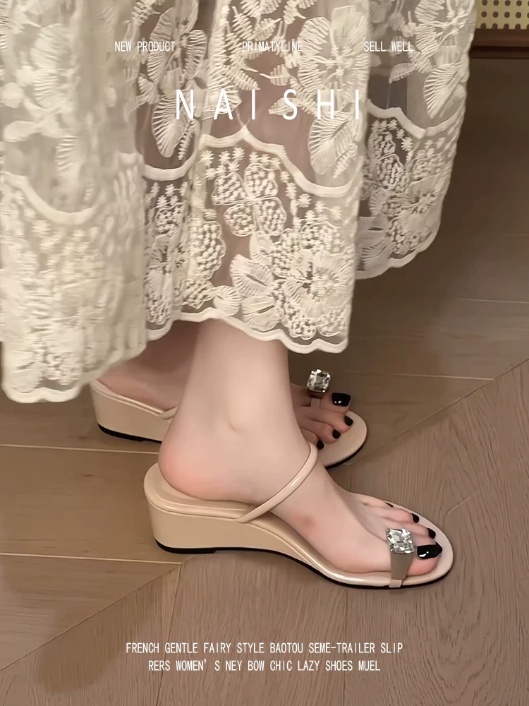 Phiên bản da cừu! Dép quai ngang đính đá kiểu Pháp dành cho nữ, phù hợp với váy, dép đế xuồng, giày cao gót màu nude thanh lịch.