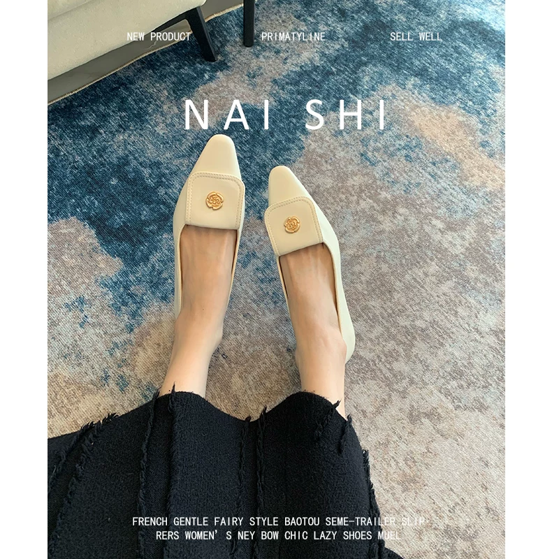 Phiên bản da cừu! Giày Mary Jane kiểu Chanel dành cho nữ với thiết kế độc đáo hình hoa trà, giày bệt kiểu Pháp mũi nhọn và phần mũi giày nông.