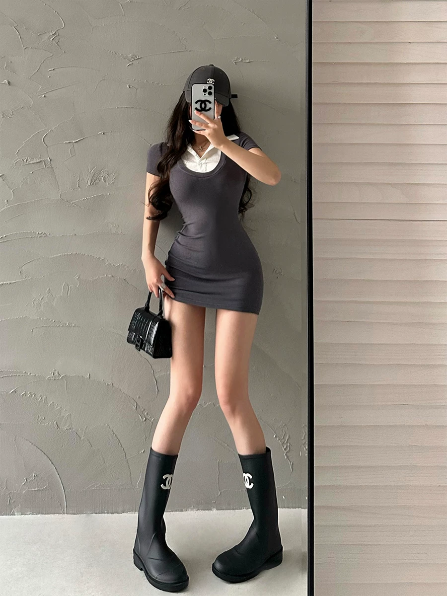 YoungGirlDay khao khát thuần khiết, gợi cảm, ôm sát, phối màu tương phản, váy ngắn tay giả hai mảnh có ve áo và váy ngắn ôm sát.