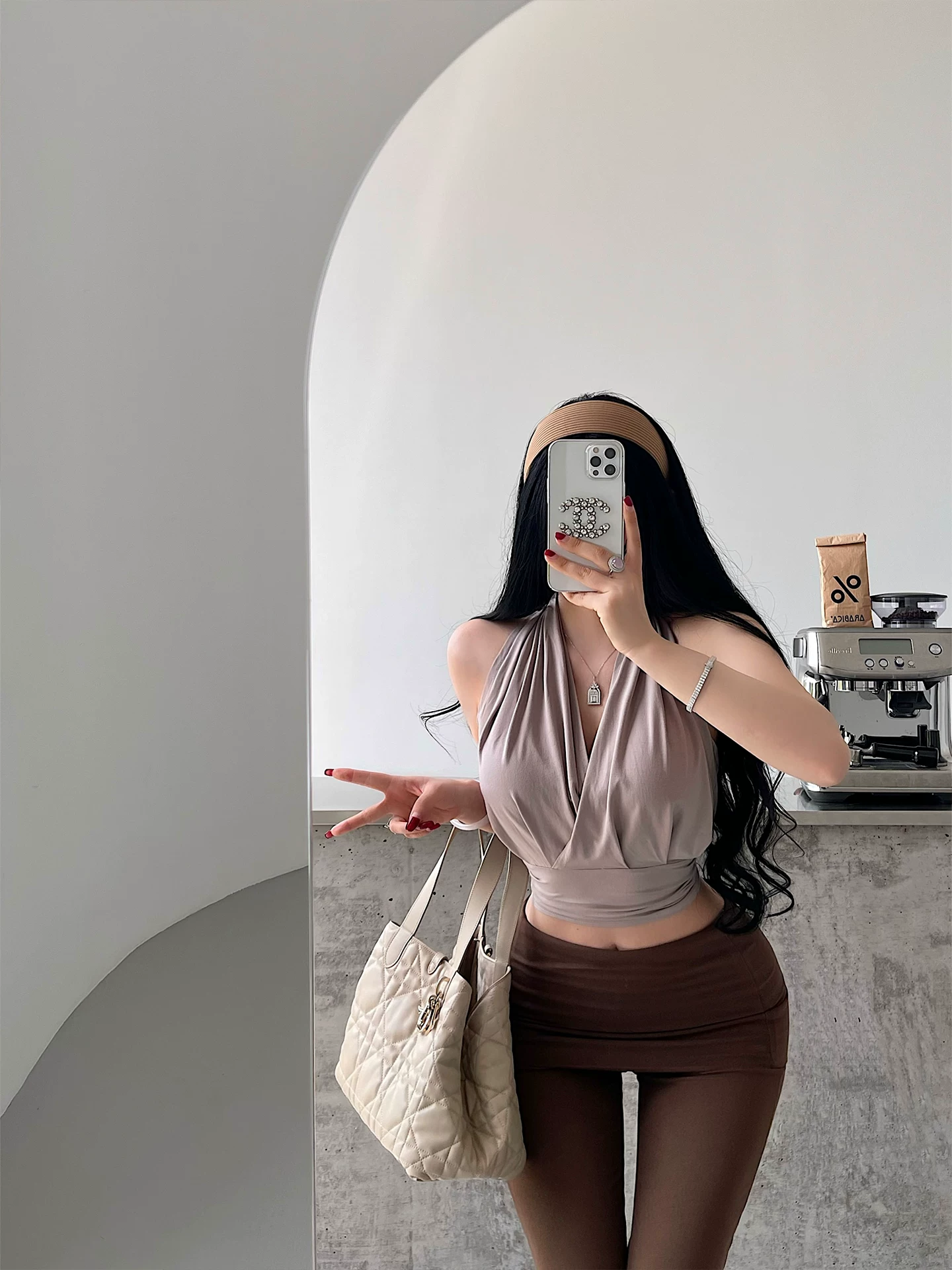 YoungGirlDay Áo crop top cổ chữ V hở lưng gợi cảm và quyến rũ