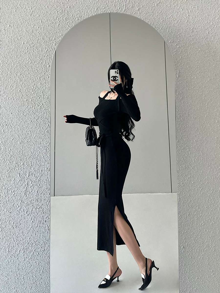 Váy ôm sát bodycon dài tay, cổ halter, xẻ tà, phối ren gợi cảm, thiết kế thắt eo, phong cách YoungGirlDay thuần khiết quyến rũ.