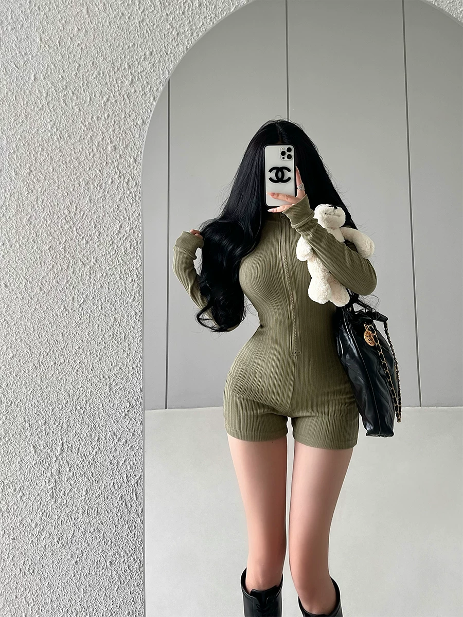 YoungGirlDay Phong cách châu Âu và Mỹ phong cách cô gái nóng bỏng cổ đứng có khóa kéo dáng ôm vừa vặn dài tay màu trơn quần short dệt kim hợp thời trang