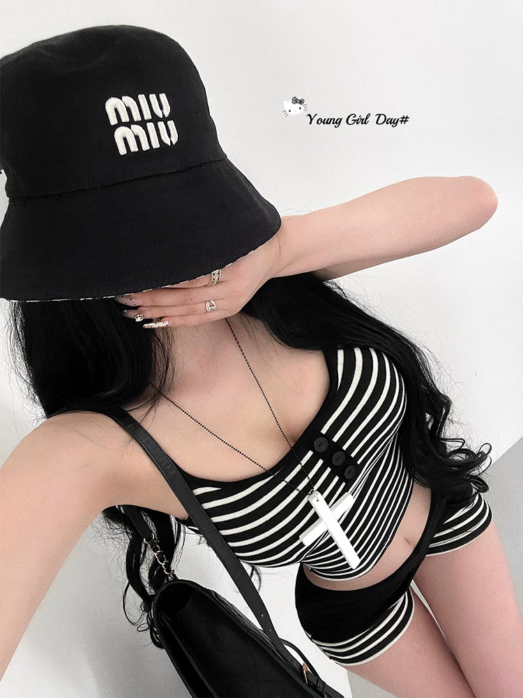 Áo crop top ngắn ôm sát gợi cảm YoungGirlDay, chất liệu ren, có mút ngực, kiểu áo hai dây sọc.