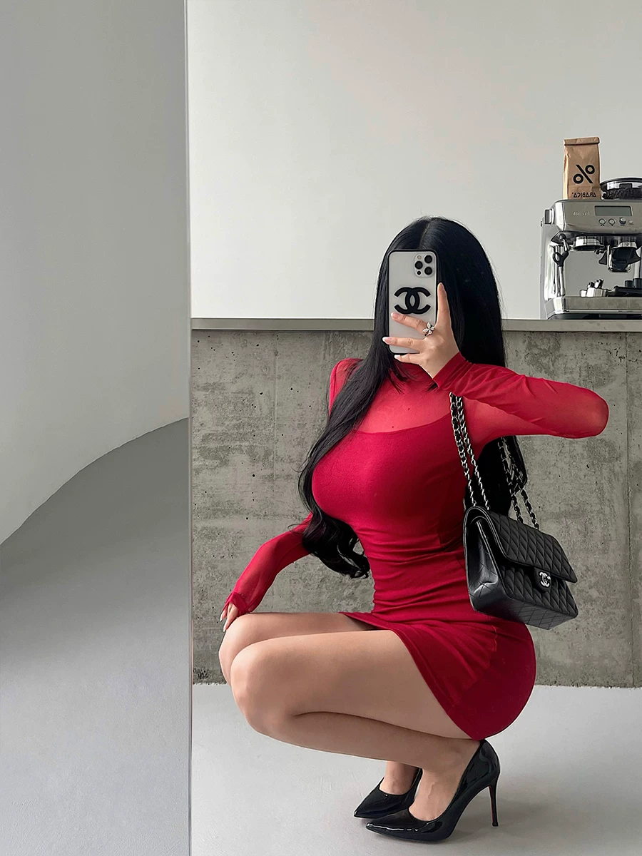 YoungGirlDay Phong cách truyện tranh Hàn Quốc khao khát thuần khiết gợi cảm cổ cao phối lưới vải lông cừu dài tay ôm sát váy ngắn