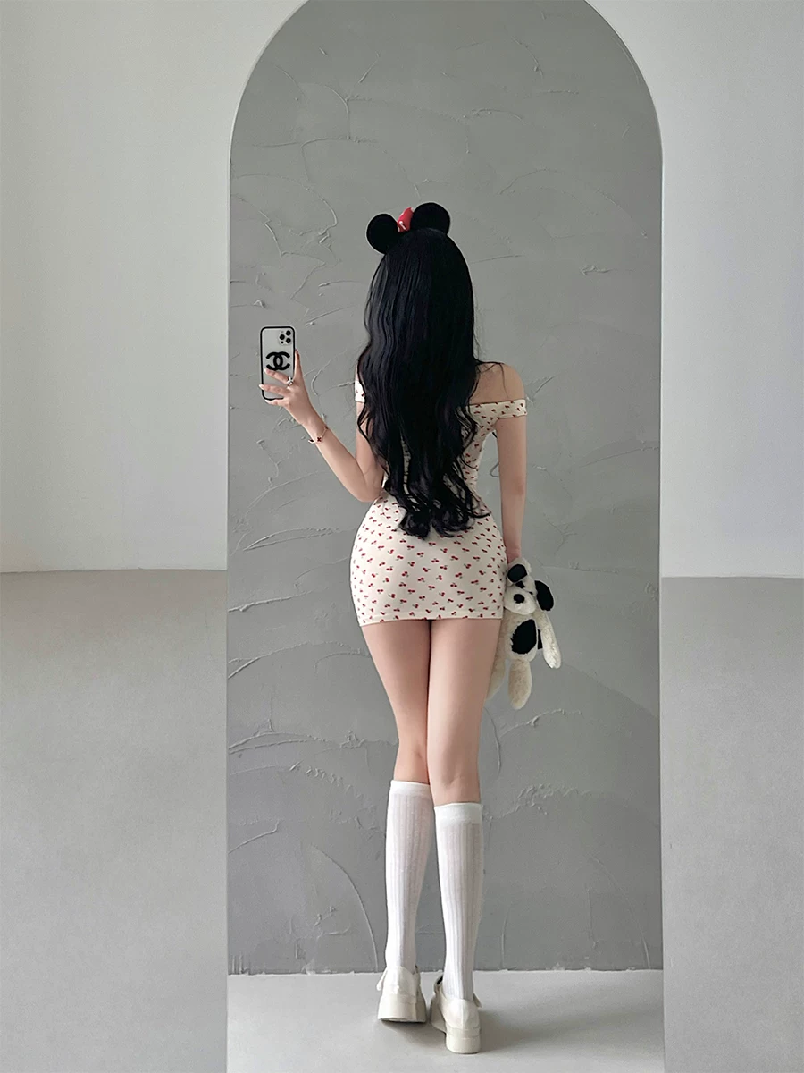 YoungGirlDay phong cách cô gái ngọt ngào thuần khiết in hình quả anh đào váy ôm sát vai có dây đeo váy ngắn bodycon