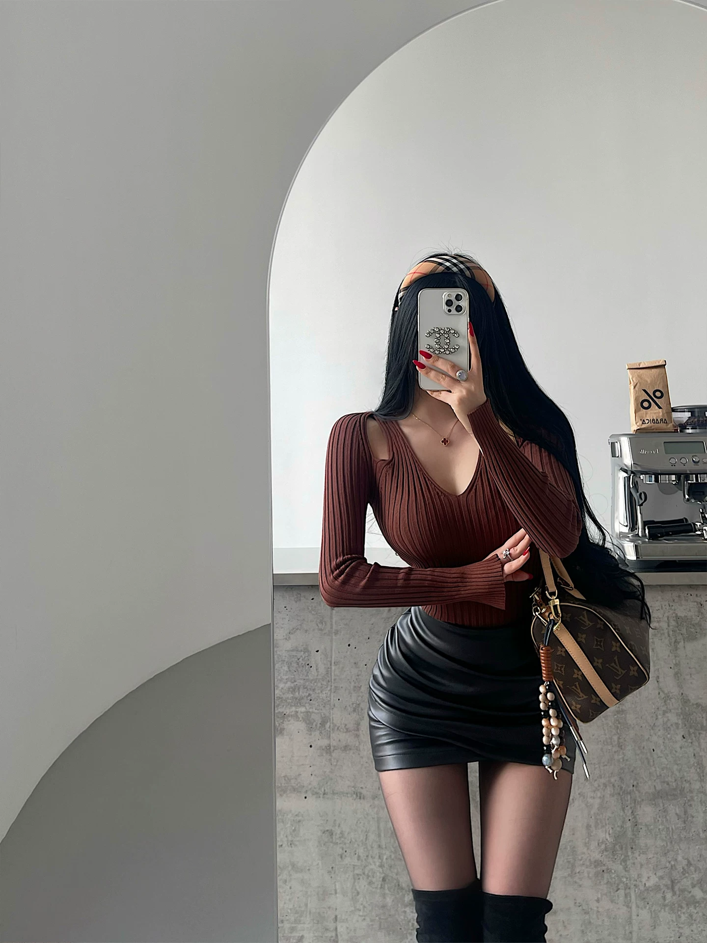 YoungGirlDay Phong cách trưởng thành Pure Desire Cổ chữ V khoét vai Slim Fit Áo dệt kim dài tay.